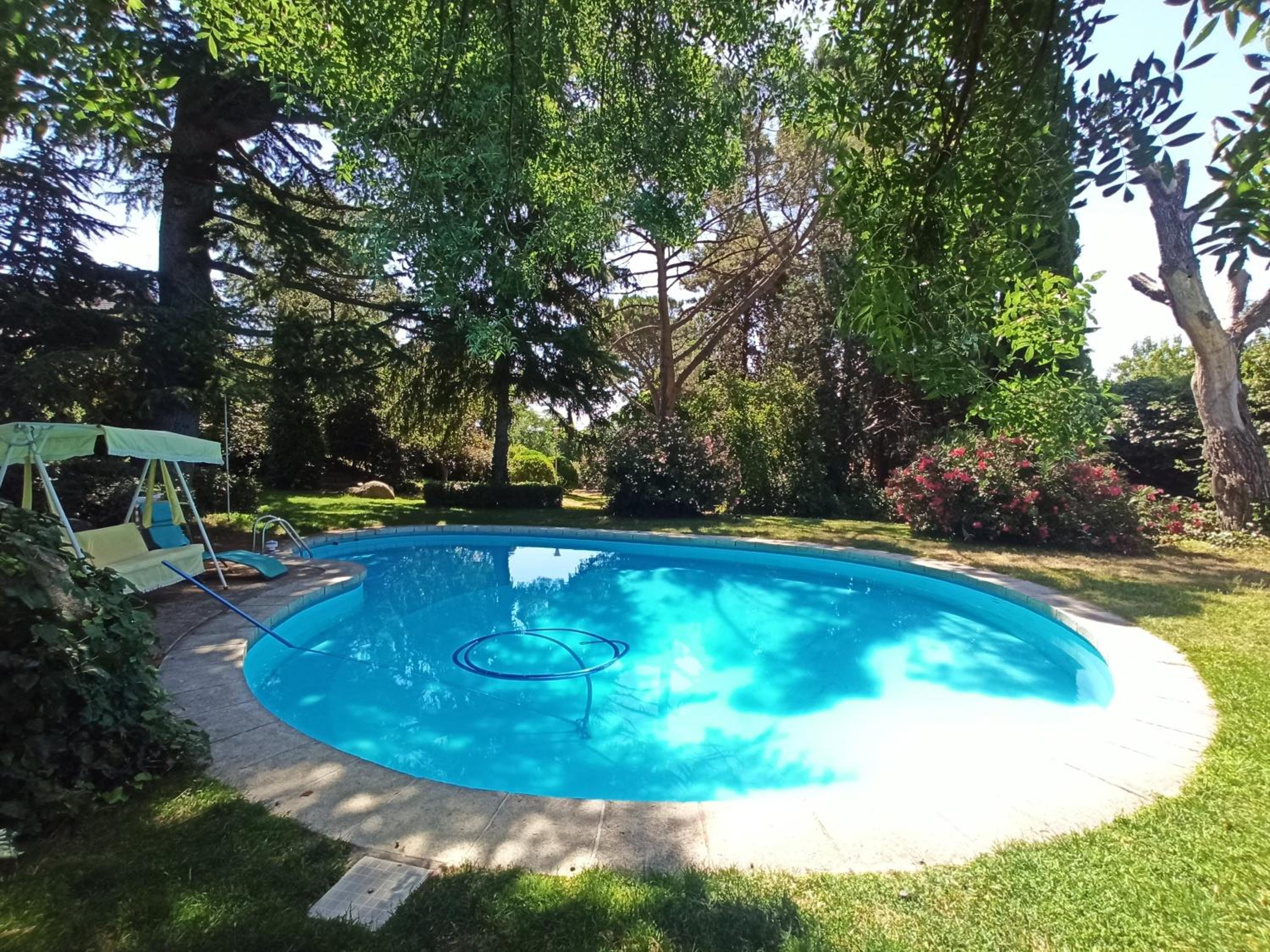 Preciosa cabaña con jardín y barbacoa