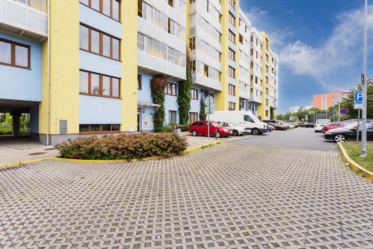 96m2 Designer Apartment, FREE Garage Parking