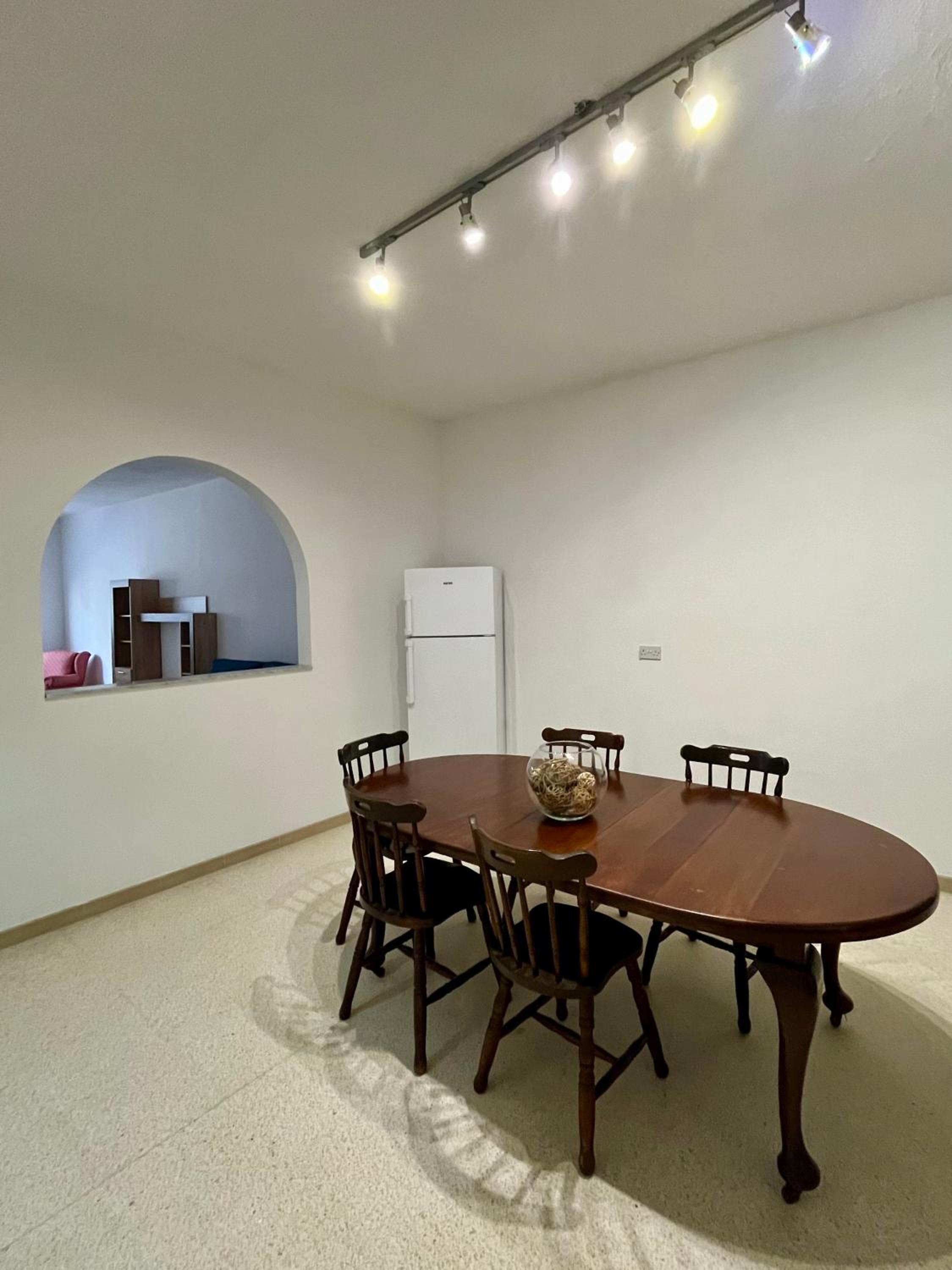 Lovely room, in shared house perfect location