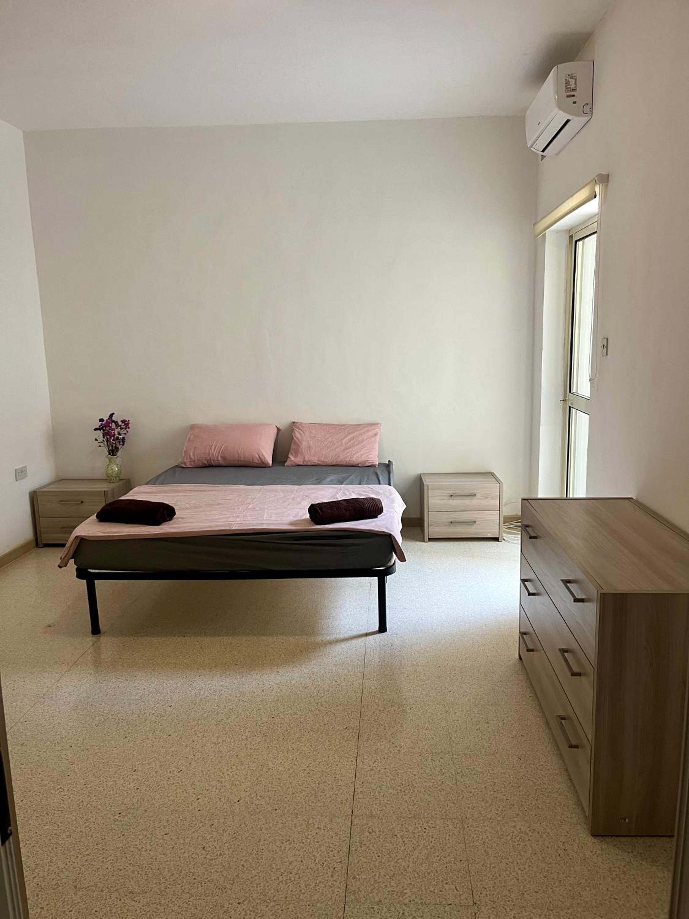 Lovely room, in shared house perfect location