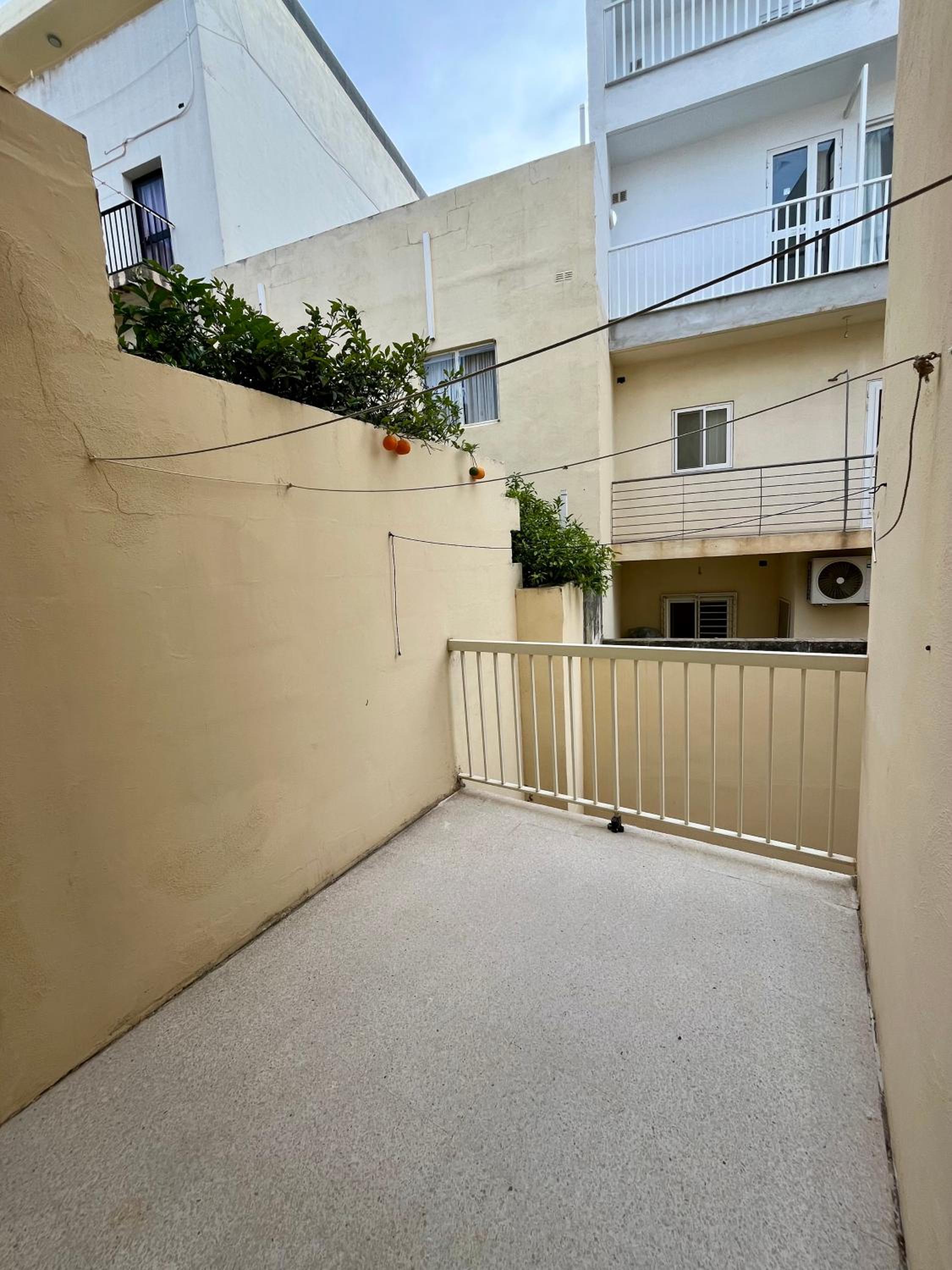 Lovely room, in shared house perfect location