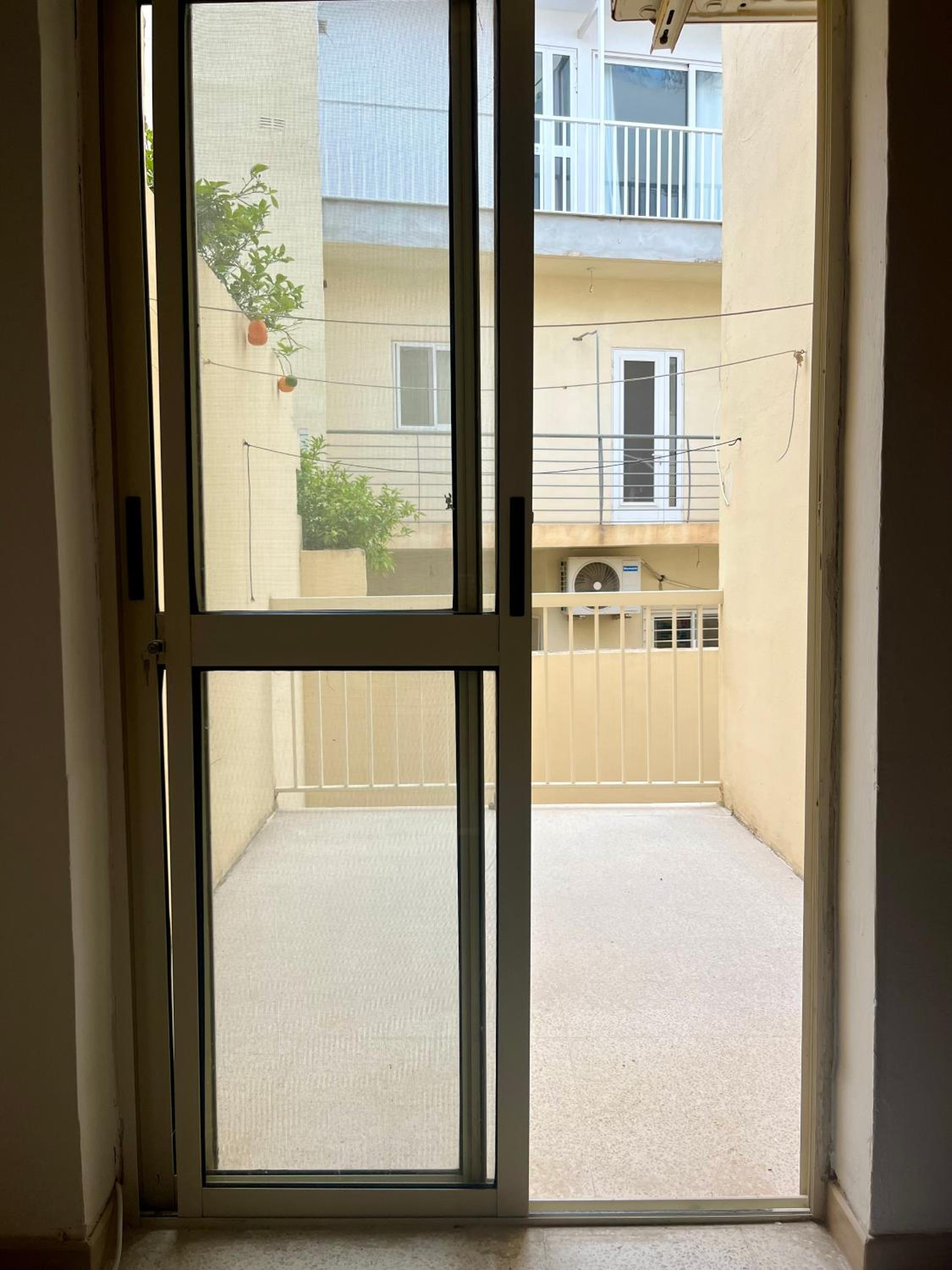 Lovely room, in shared house perfect location