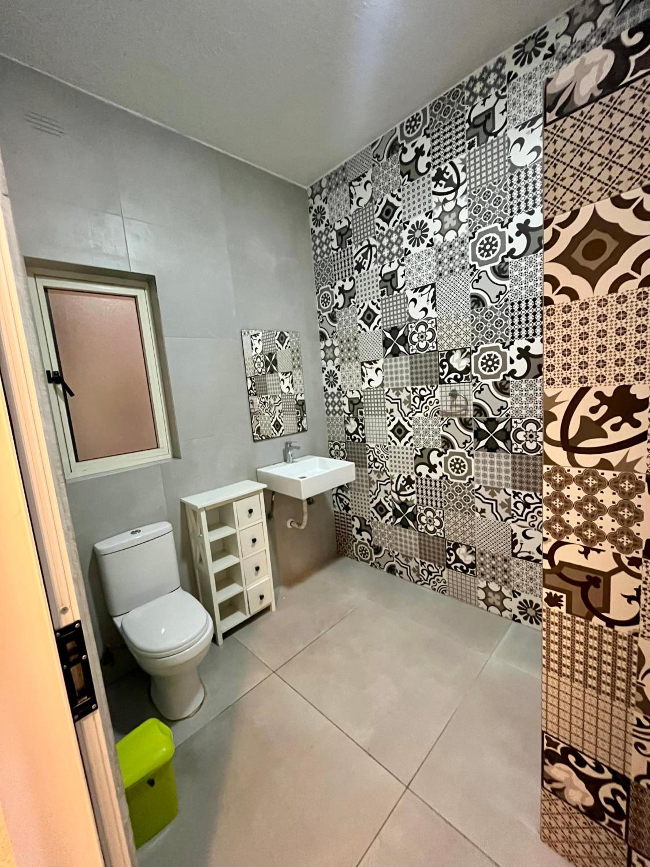 Lovely room, in shared house perfect location