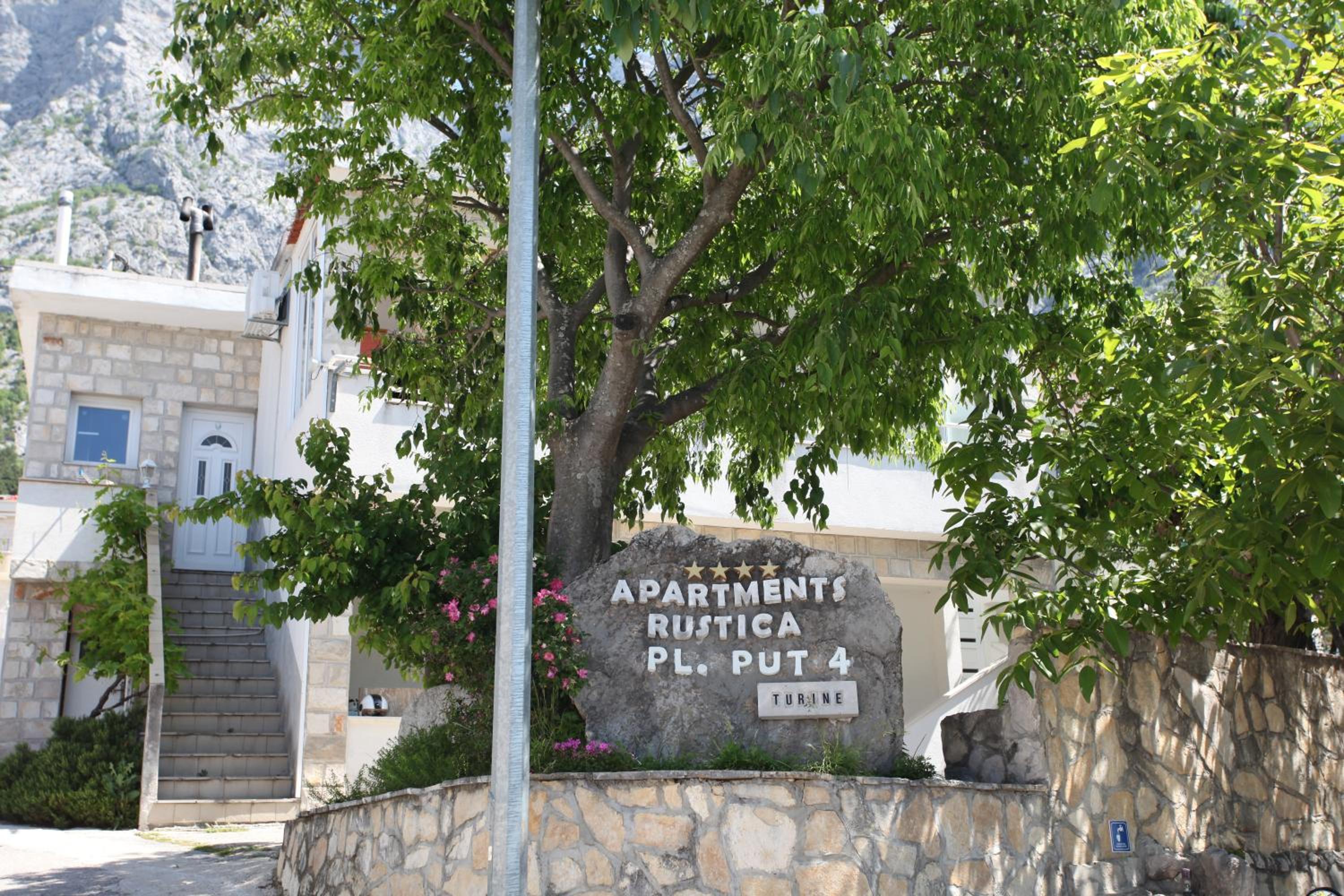 Hotel Apartments Rustica