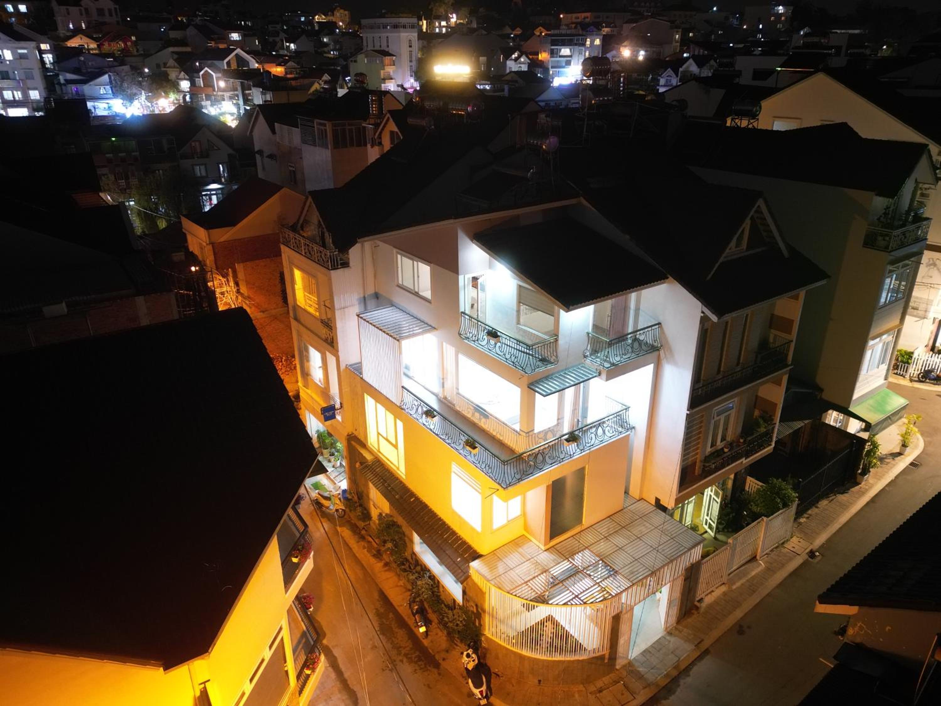 Tháng 5 villa