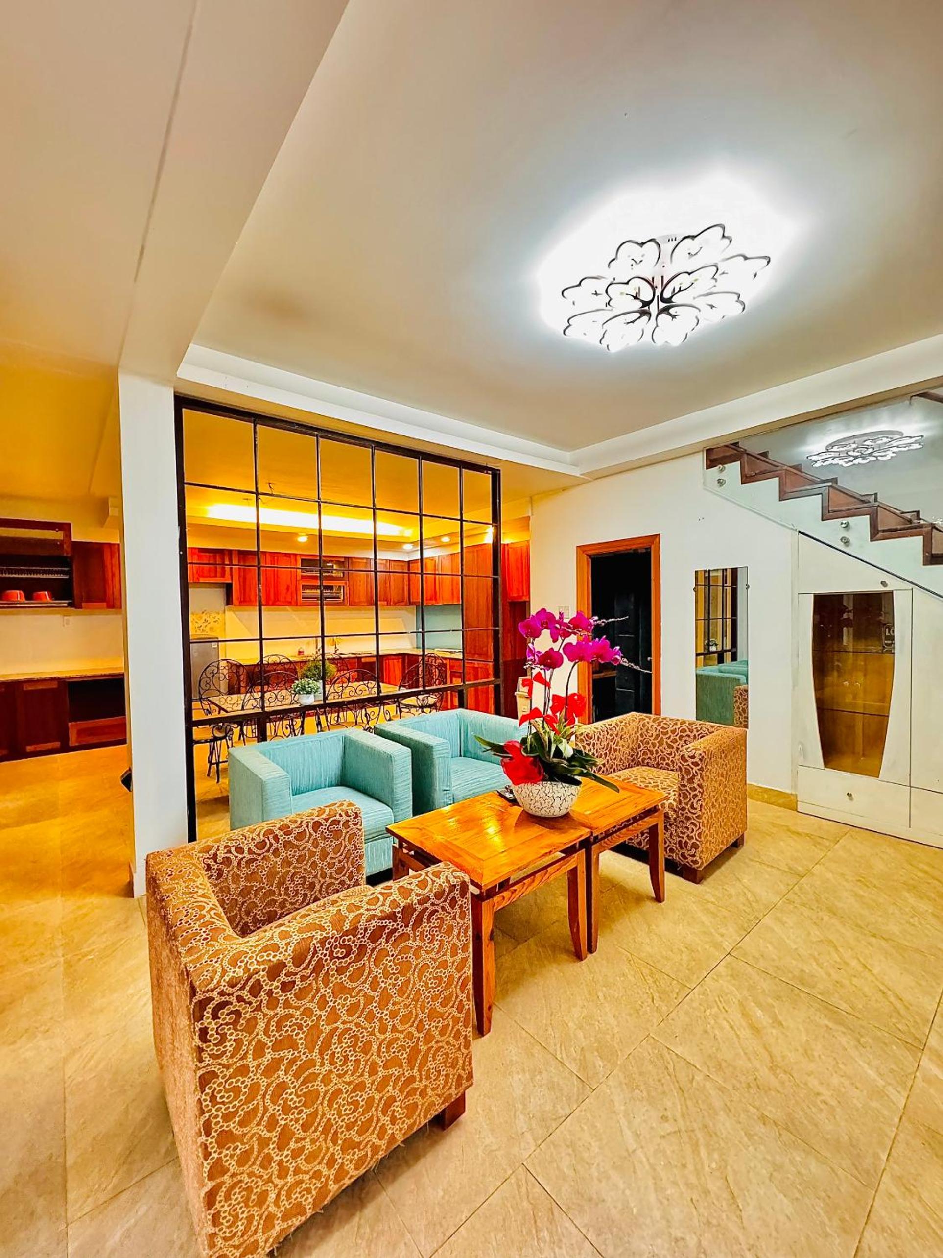 Tháng 5 villa