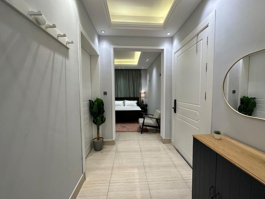 Almajdeah luxury Room walk to Blvd