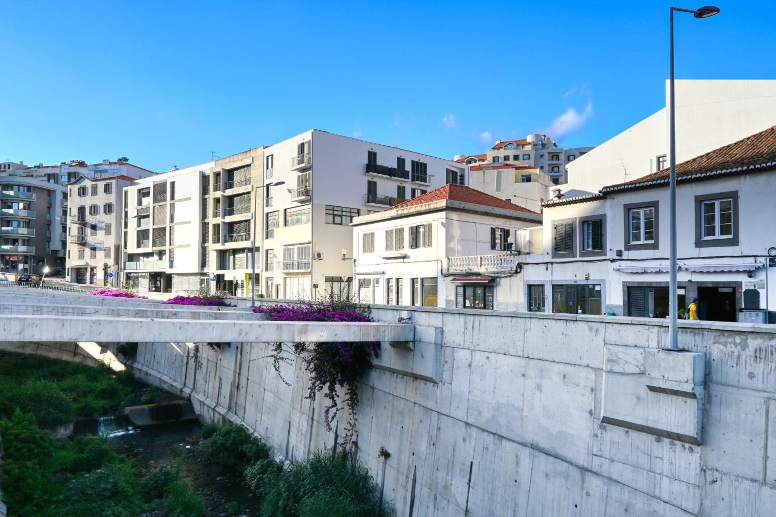 Beco Santa Emilia 2I, a Home in Madeira
