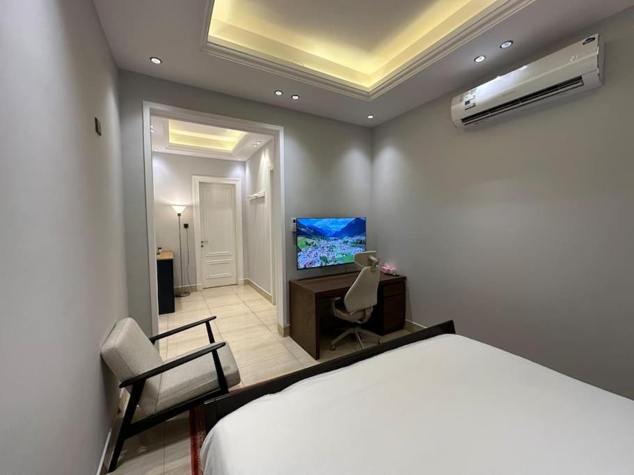 Almajdeah luxury Room walk to Blvd