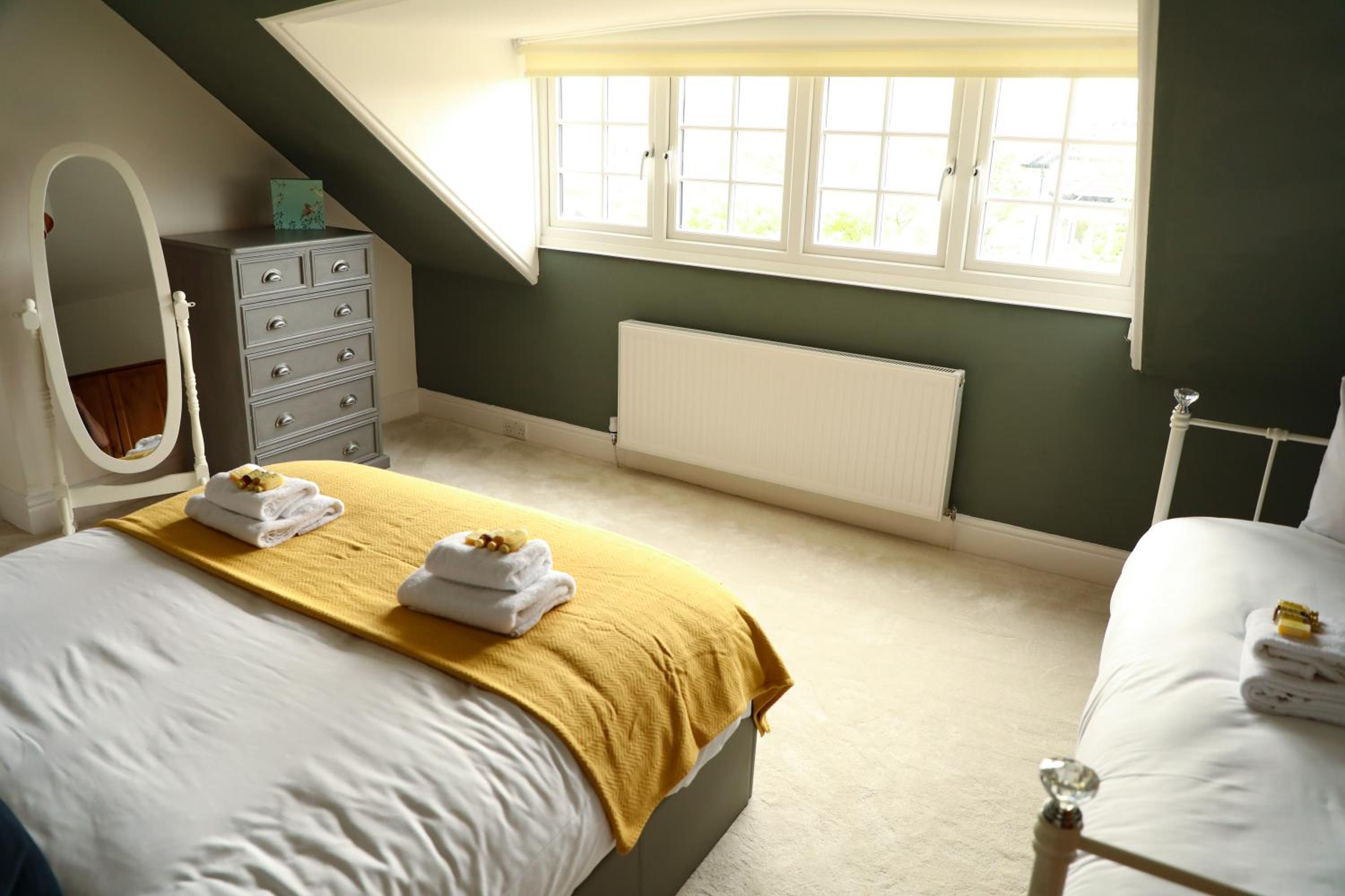 8 person home in Hoylake - The Wirral Peninsula, photo 17