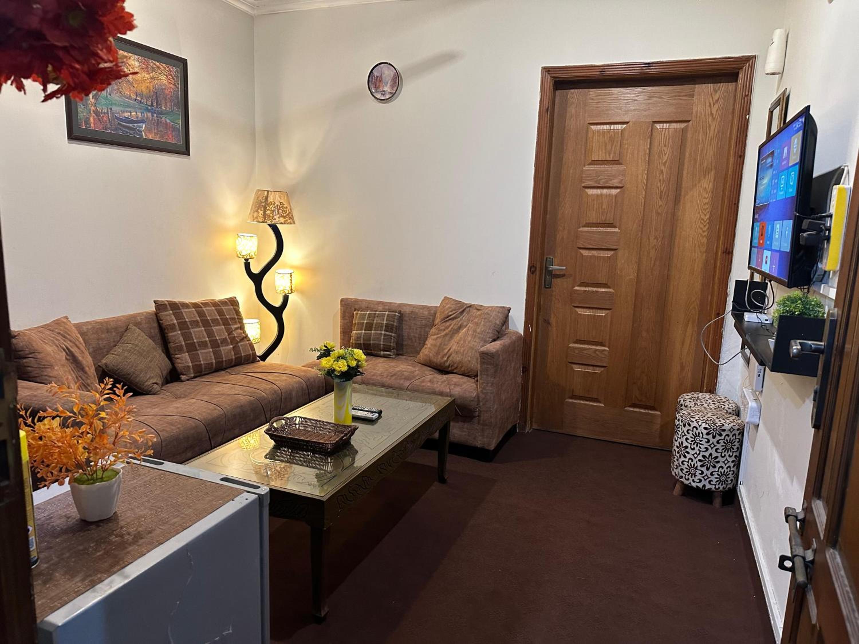 One bed flat for per day rent in e11/3 markaz view 2
