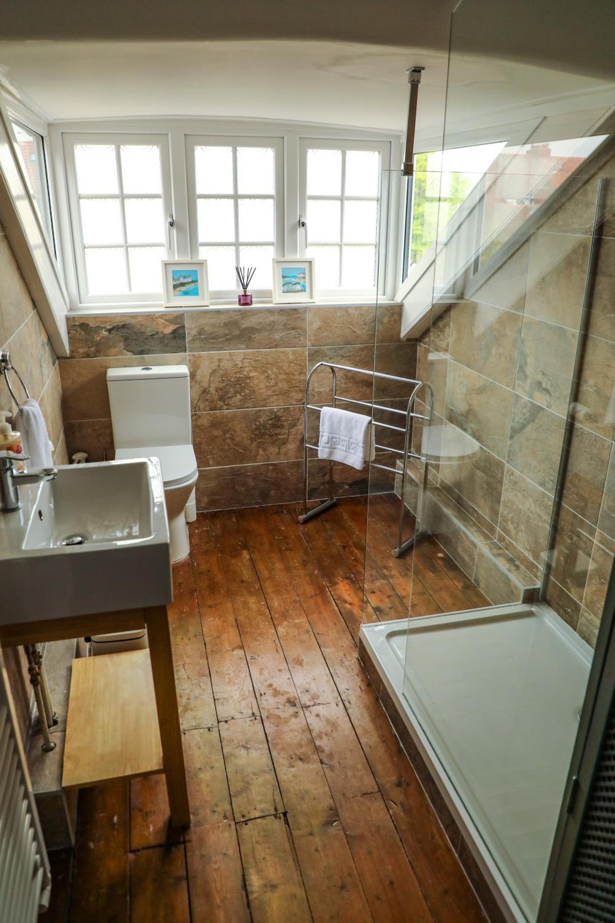 8 person home in Hoylake - The Wirral Peninsula, photo 12