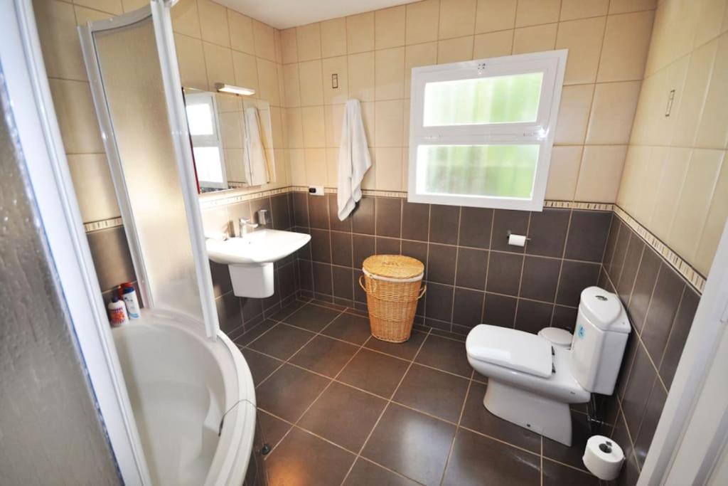 High Quality, Spacious, 4 Bedroom private Villa