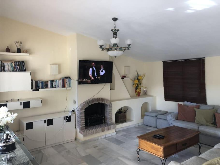 High Quality, Spacious, 4 Bedroom private Villa