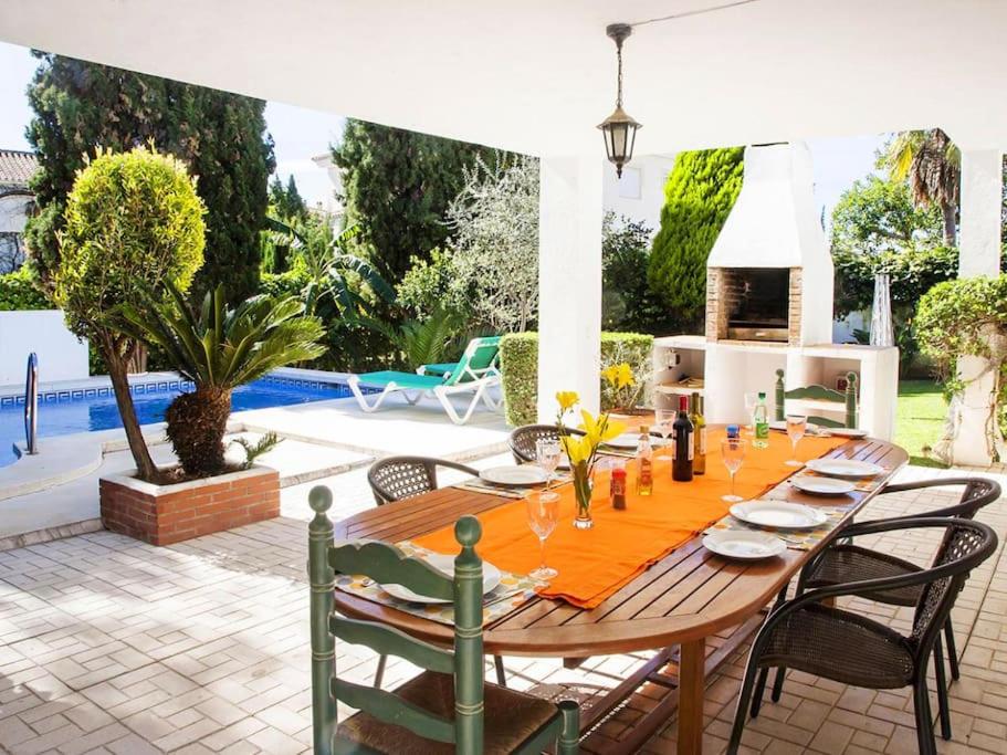 High Quality, Spacious, 4 Bedroom private Villa