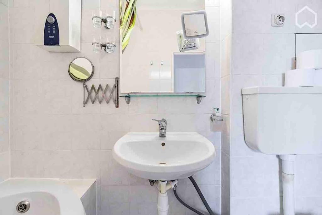 modern & bright Apartment +parking @Kurfürstendamm