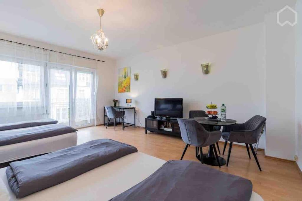 modern & bright Apartment +parking @Kurfürstendamm