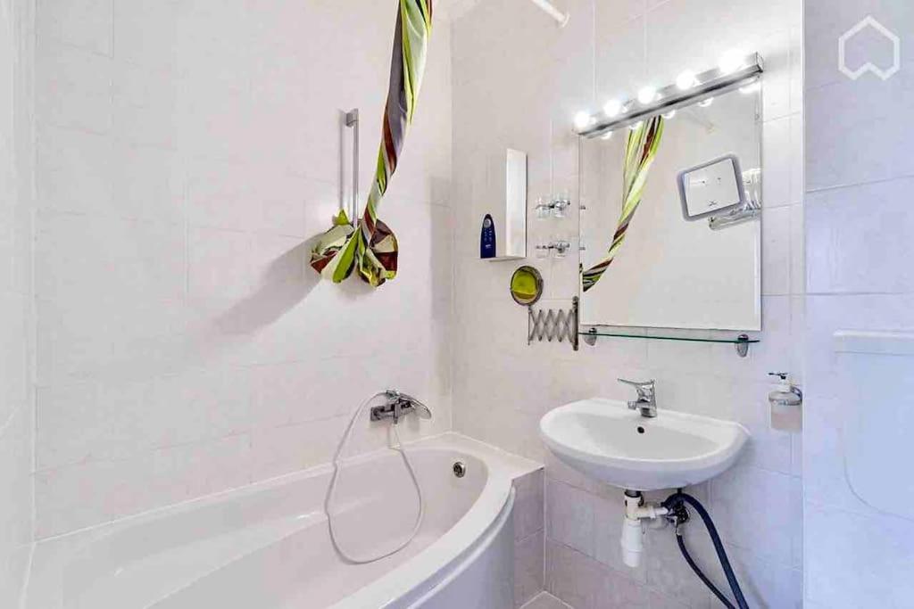 modern & bright Apartment +parking @Kurfürstendamm