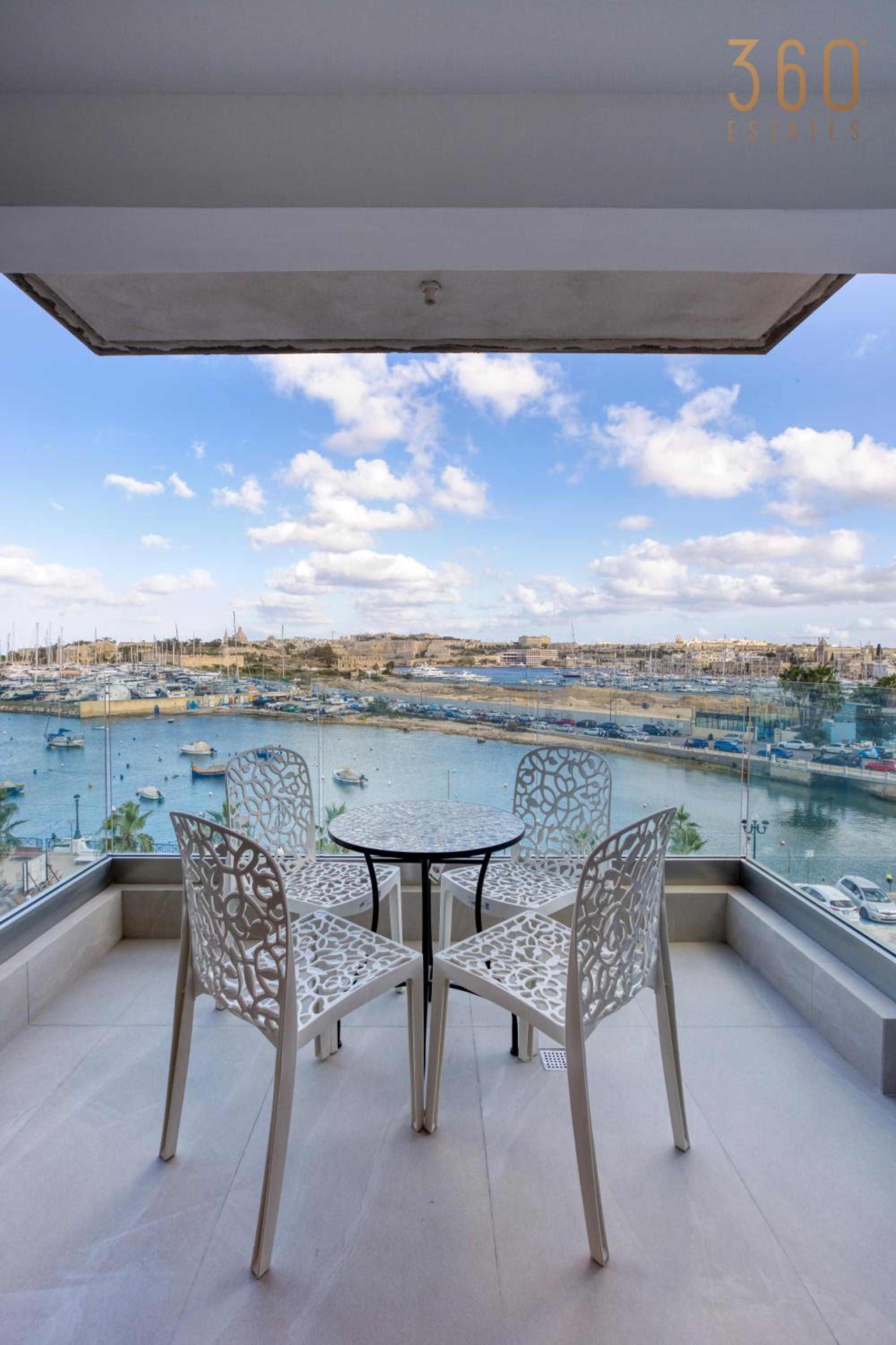 Lovely Waterfront Apt with Stunning Views in Gzira by 360 Estates view 4
