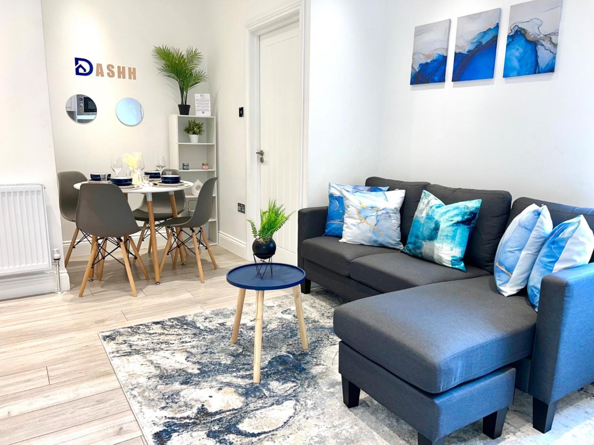 Two Bedroom Apartment By Dashh Properties Short Lets & Serviced Accommodation In Shepherds Bush With Free Wifi