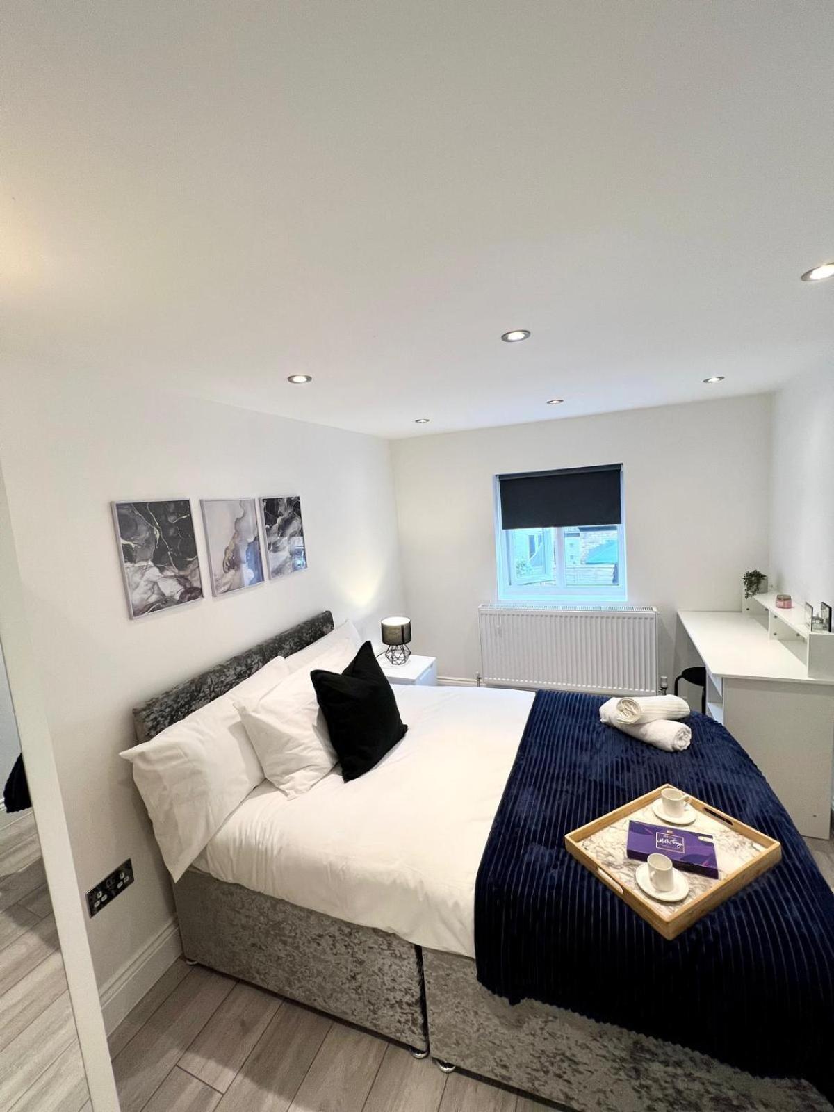 Two Bedroom Apartment By Dashh Properties Short Lets & Serviced Accommodation In Shepherds Bush With Free Wifi