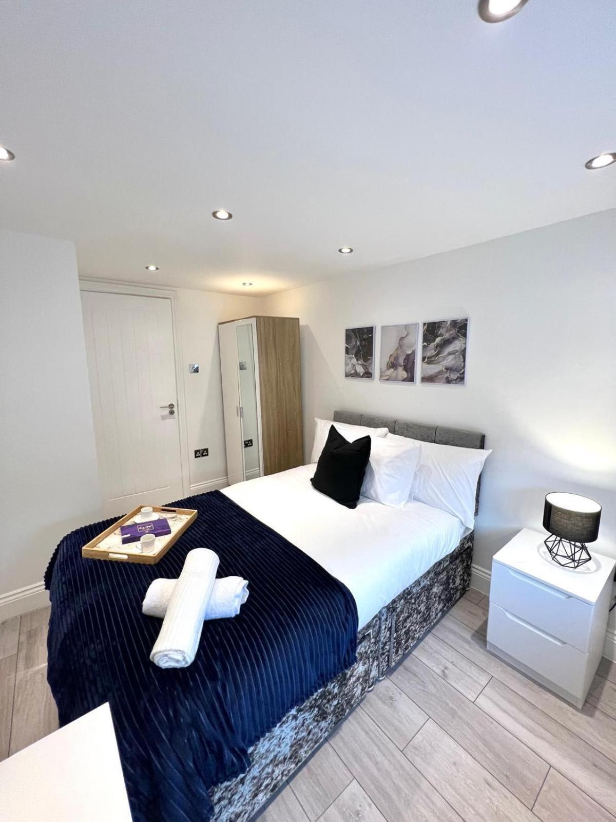 Two Bedroom Apartment By Dashh Properties Short Lets & Serviced Accommodation In Shepherds Bush With Free Wifi