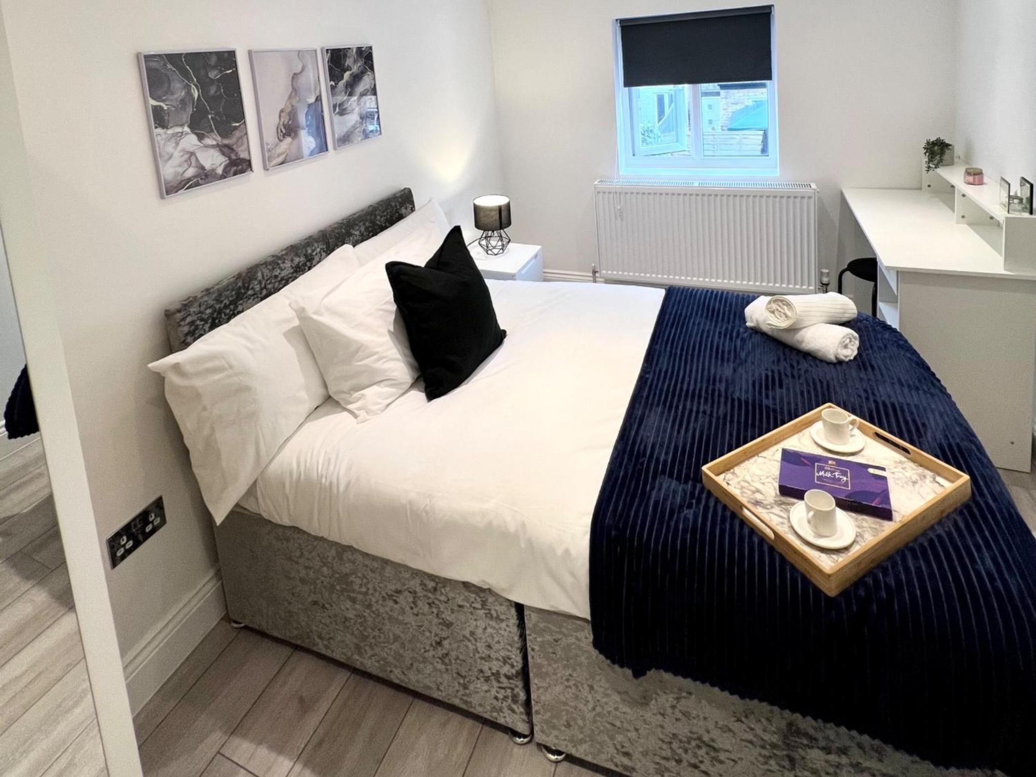 Two Bedroom Apartment By Dashh Properties Short Lets & Serviced Accommodation In Shepherds Bush With Free Wifi