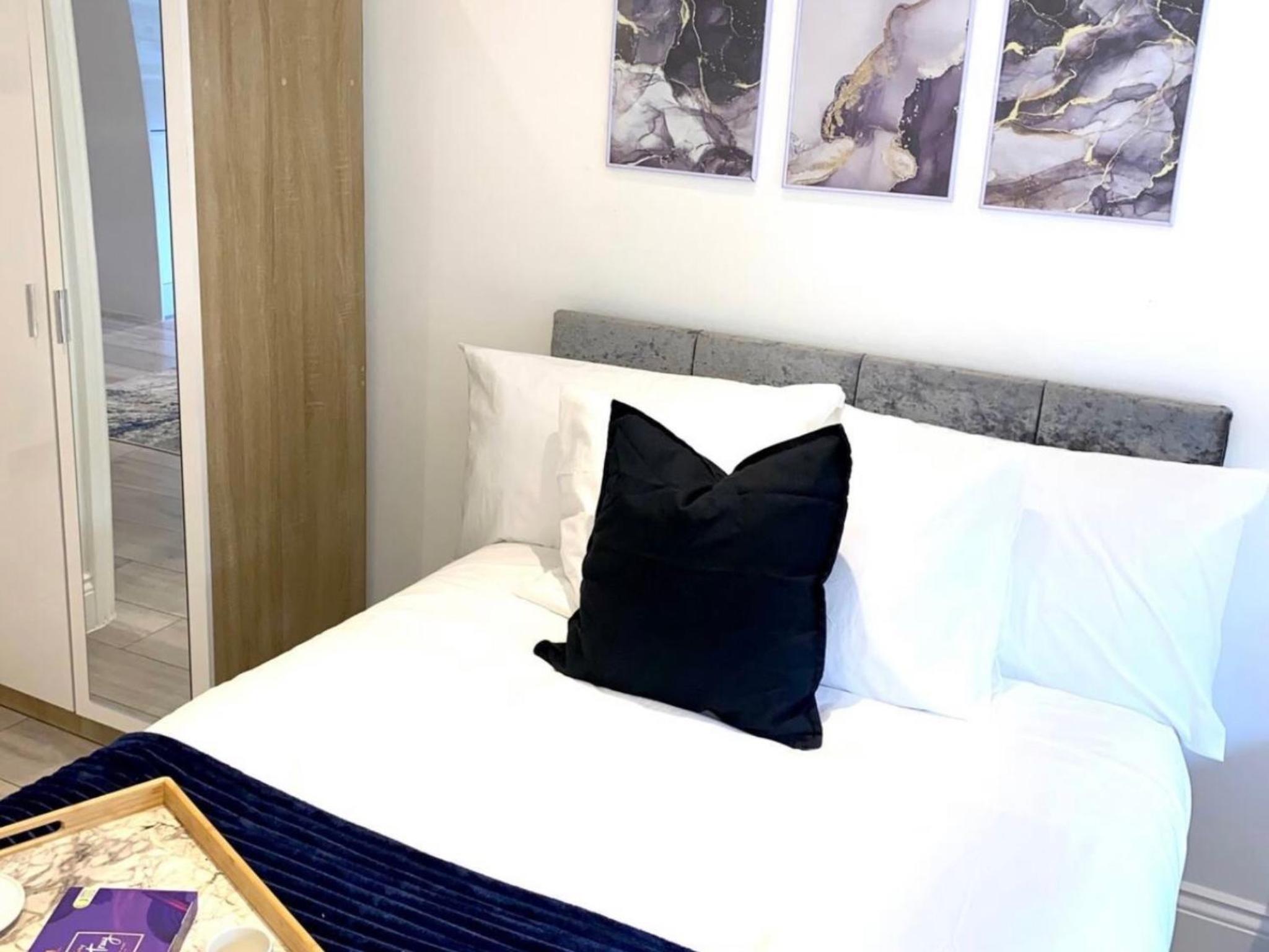Two Bedroom Apartment By Dashh Properties Short Lets & Serviced Accommodation In Shepherds Bush With Free Wifi