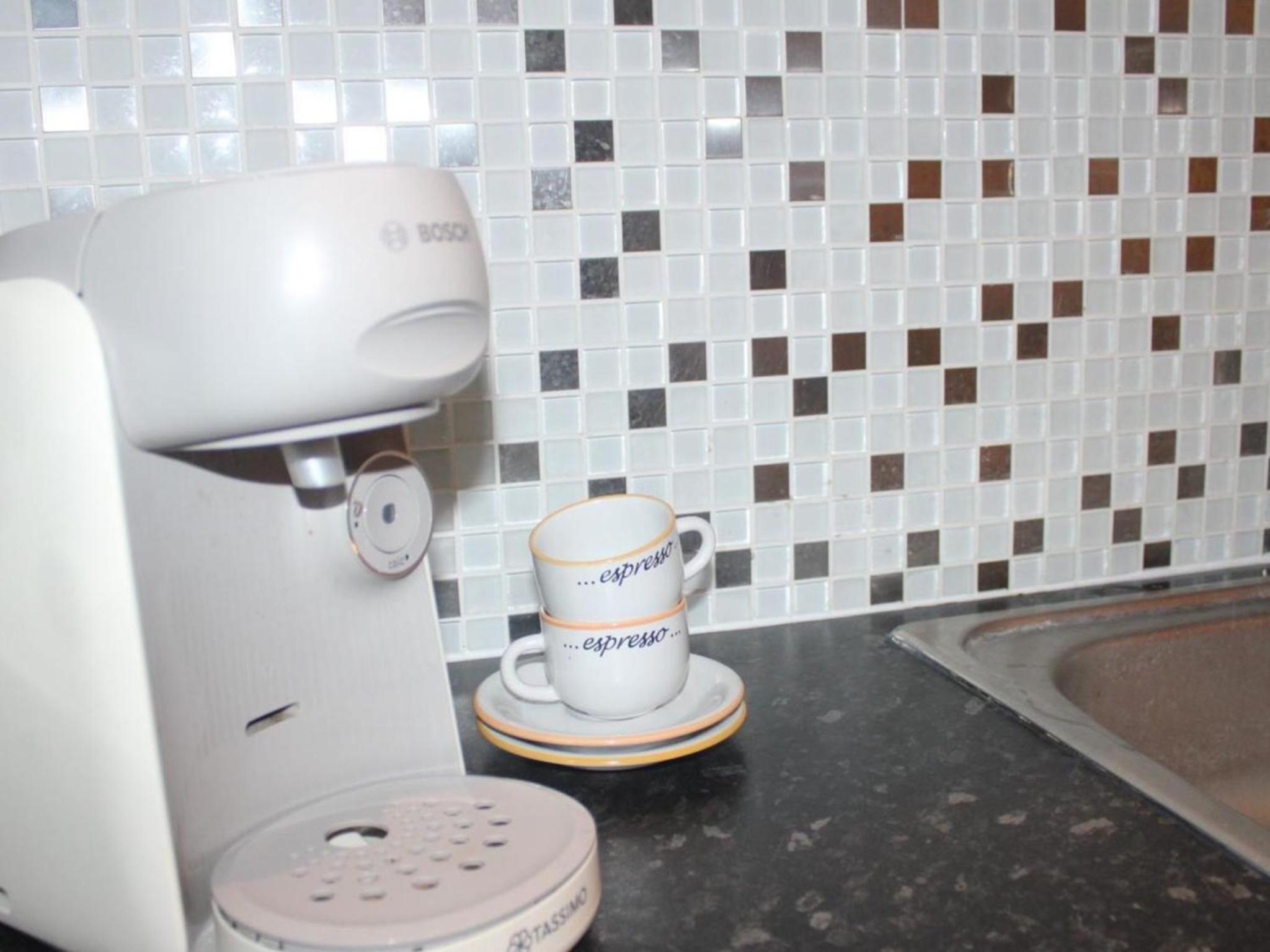 Two Bedroom Apartment By Dashh Properties Short Lets & Serviced Accommodation In Shepherds Bush With Free Wifi