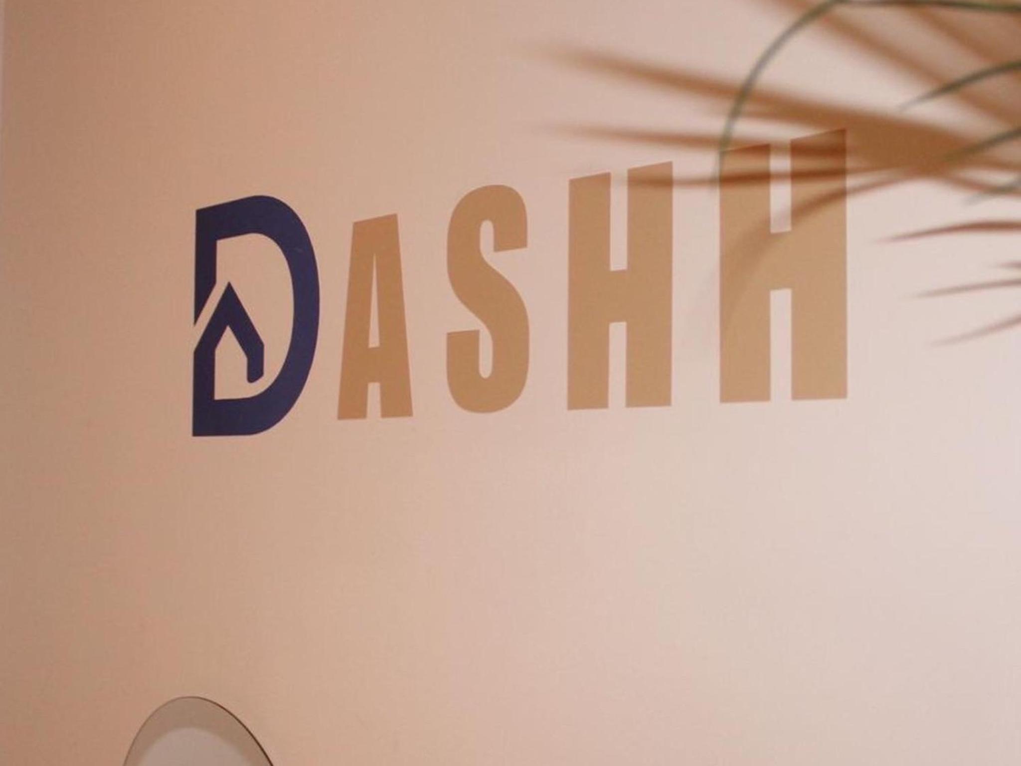 Two Bedroom Apartment By Dashh Properties Short Lets & Serviced Accommodation In Shepherds Bush With Free Wifi