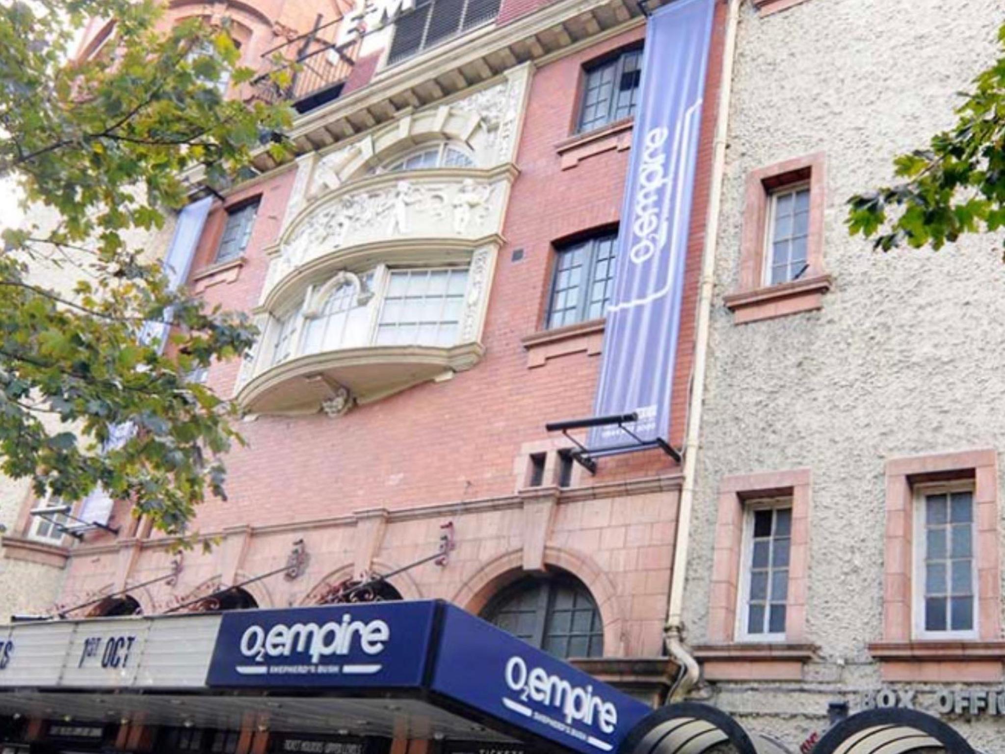 Two Bedroom Apartment By Dashh Properties Short Lets & Serviced Accommodation In Shepherds Bush With Free Wifi
