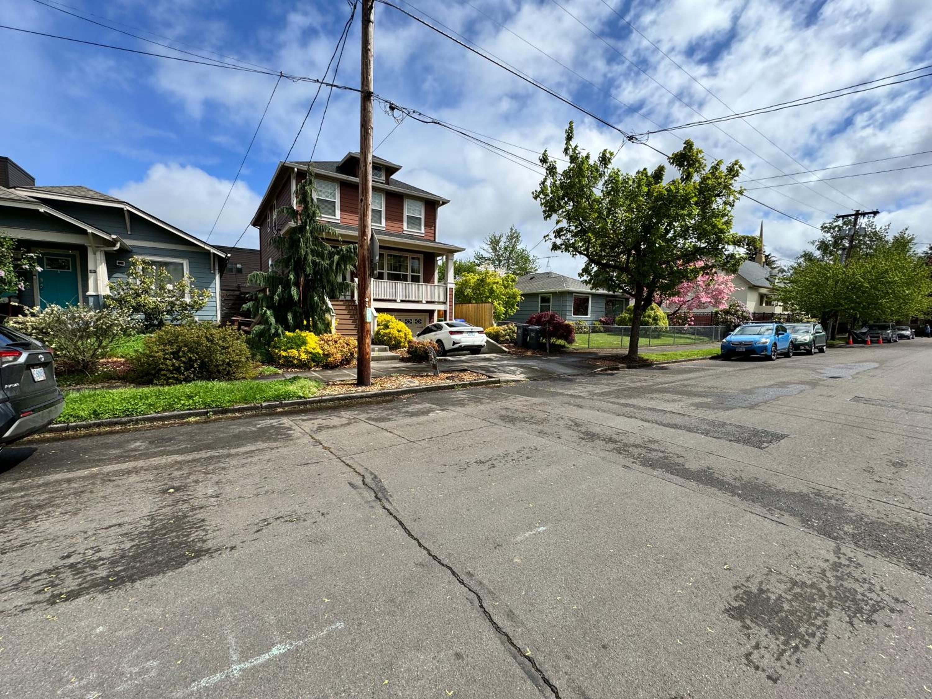 Bright & Cozy Modern Studio, Fast WiFi, Quiet, Walkable to University of Portland view 2