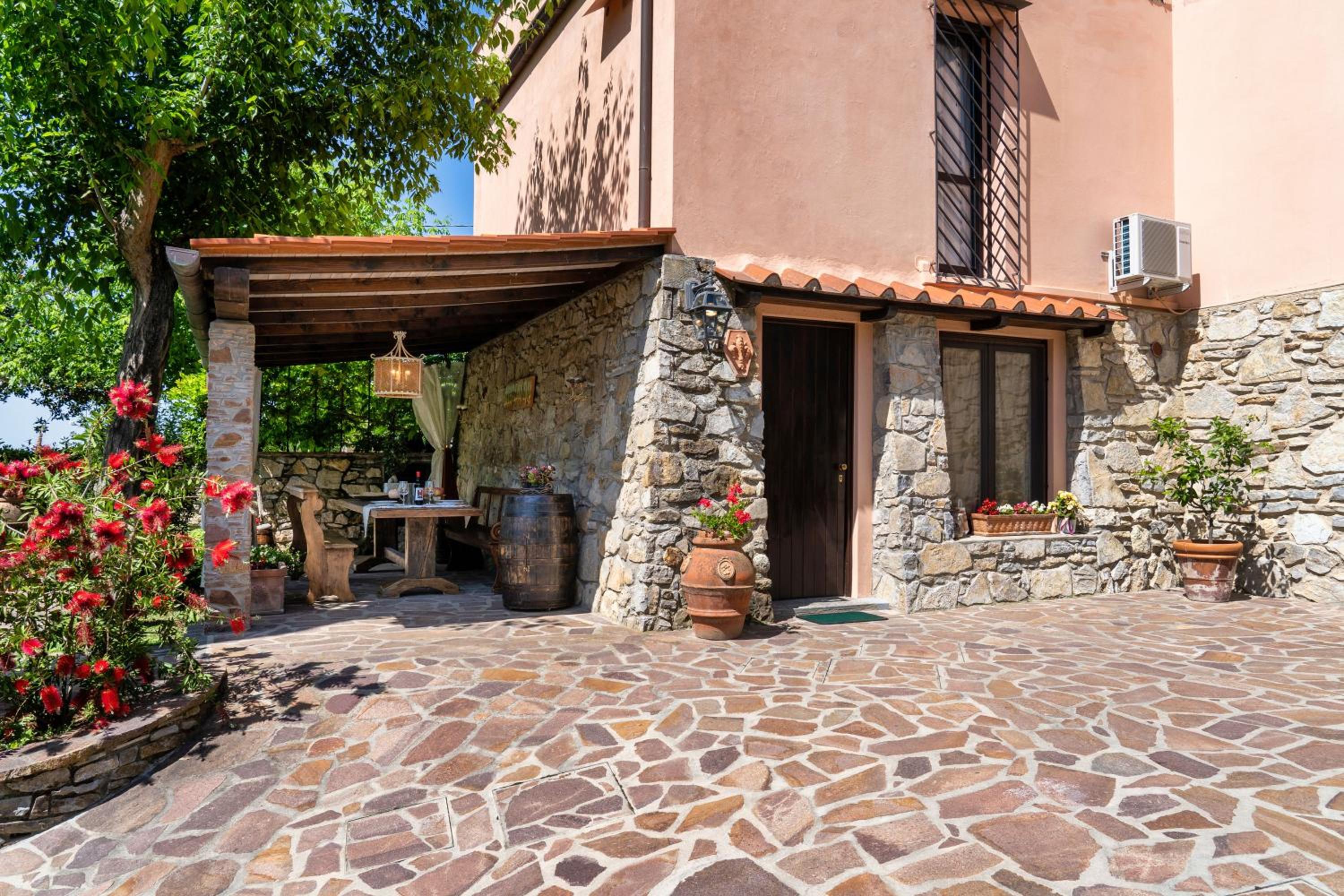 La Veranda - Appartamento con giardino privato view 2