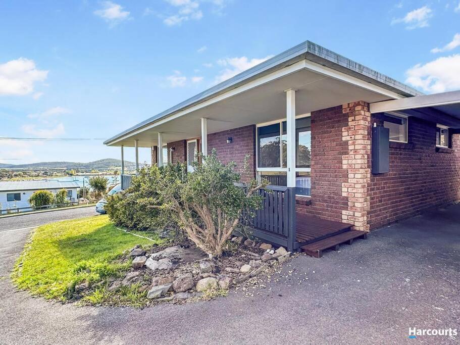 Suncatcher St Helens - Views - Sleeps 4