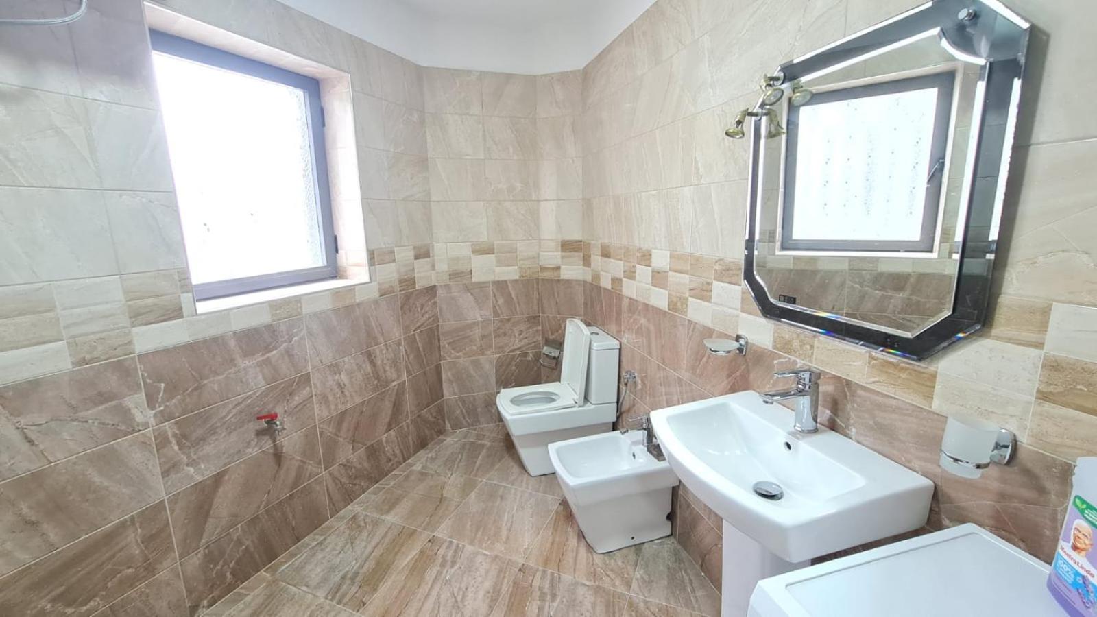 Calmly, spacious apartment next to USA embassy