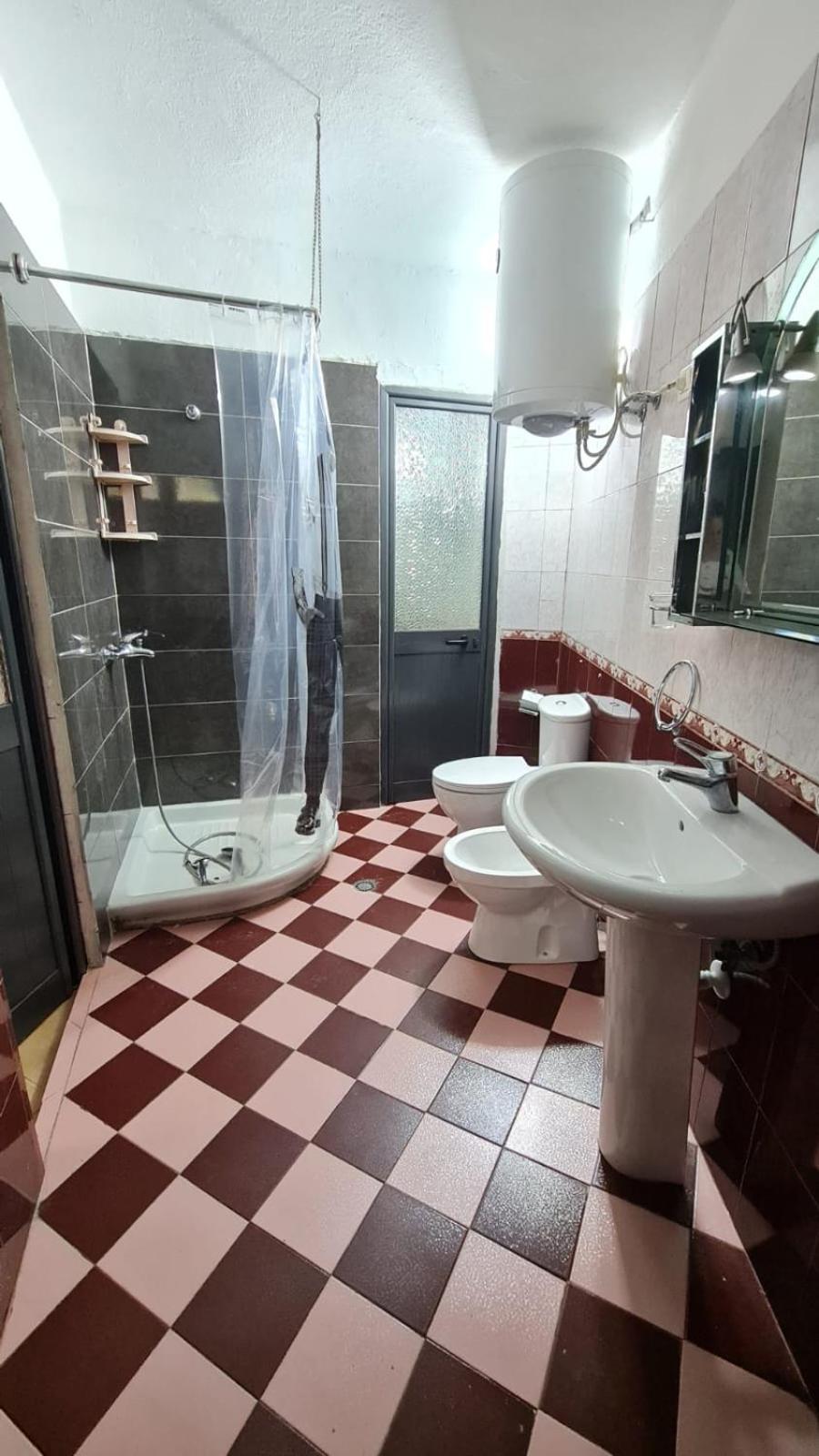 Calmly, spacious apartment next to USA embassy