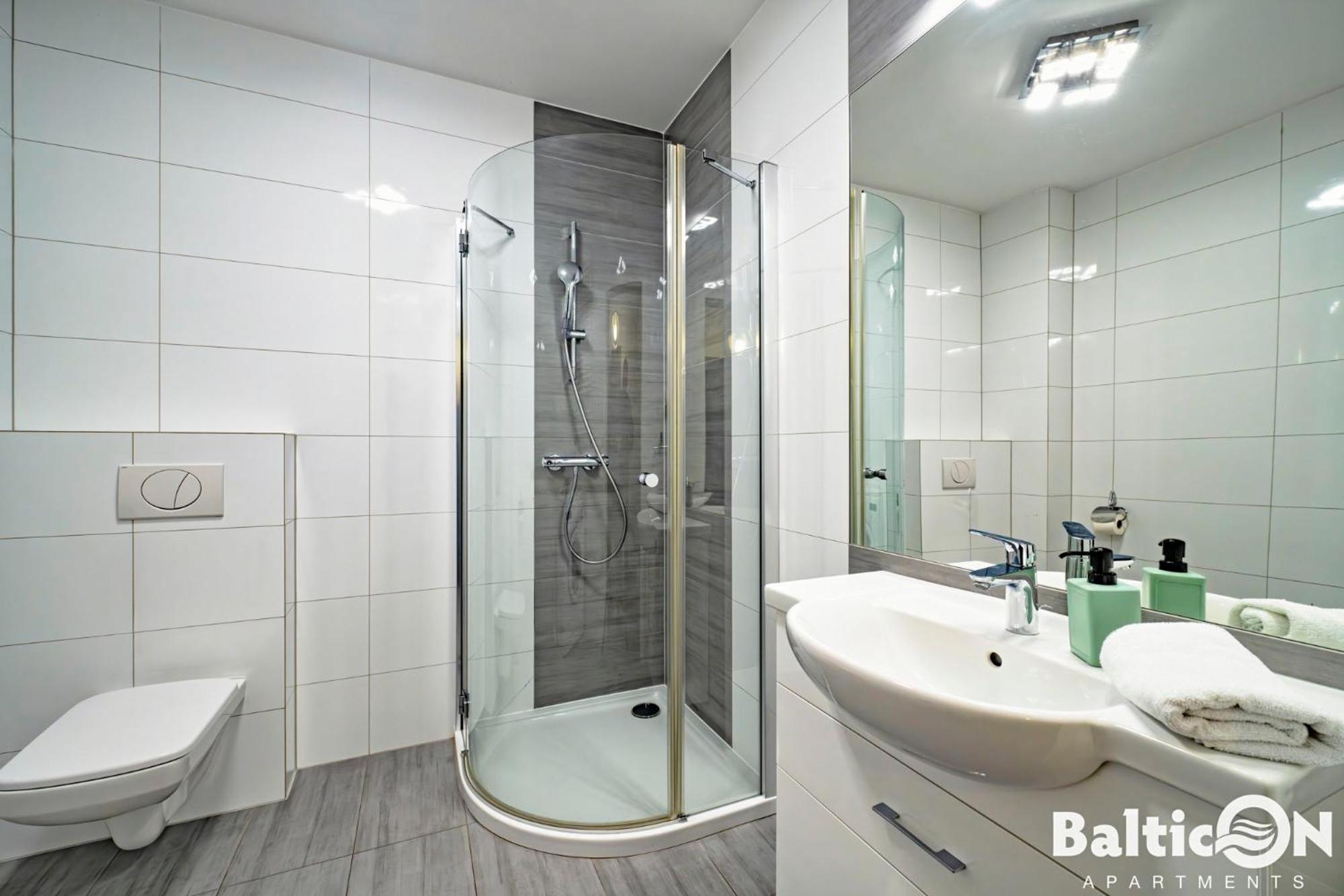Apartamenty BalticON Polanki - Sauna, Fitness inclusive - Basen latem, Pool im Sommer