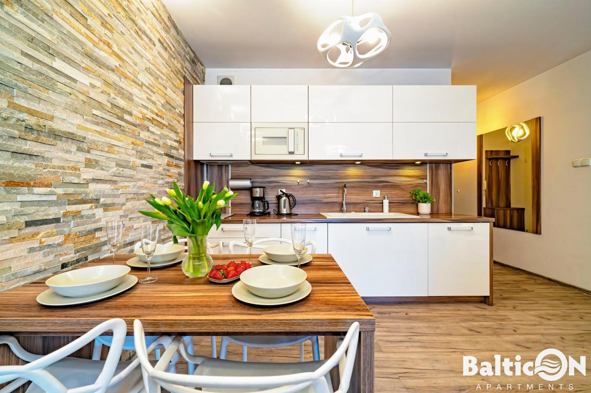 Apartamenty BalticON Polanki - Sauna, Fitness inclusive - Basen latem, Pool im Sommer