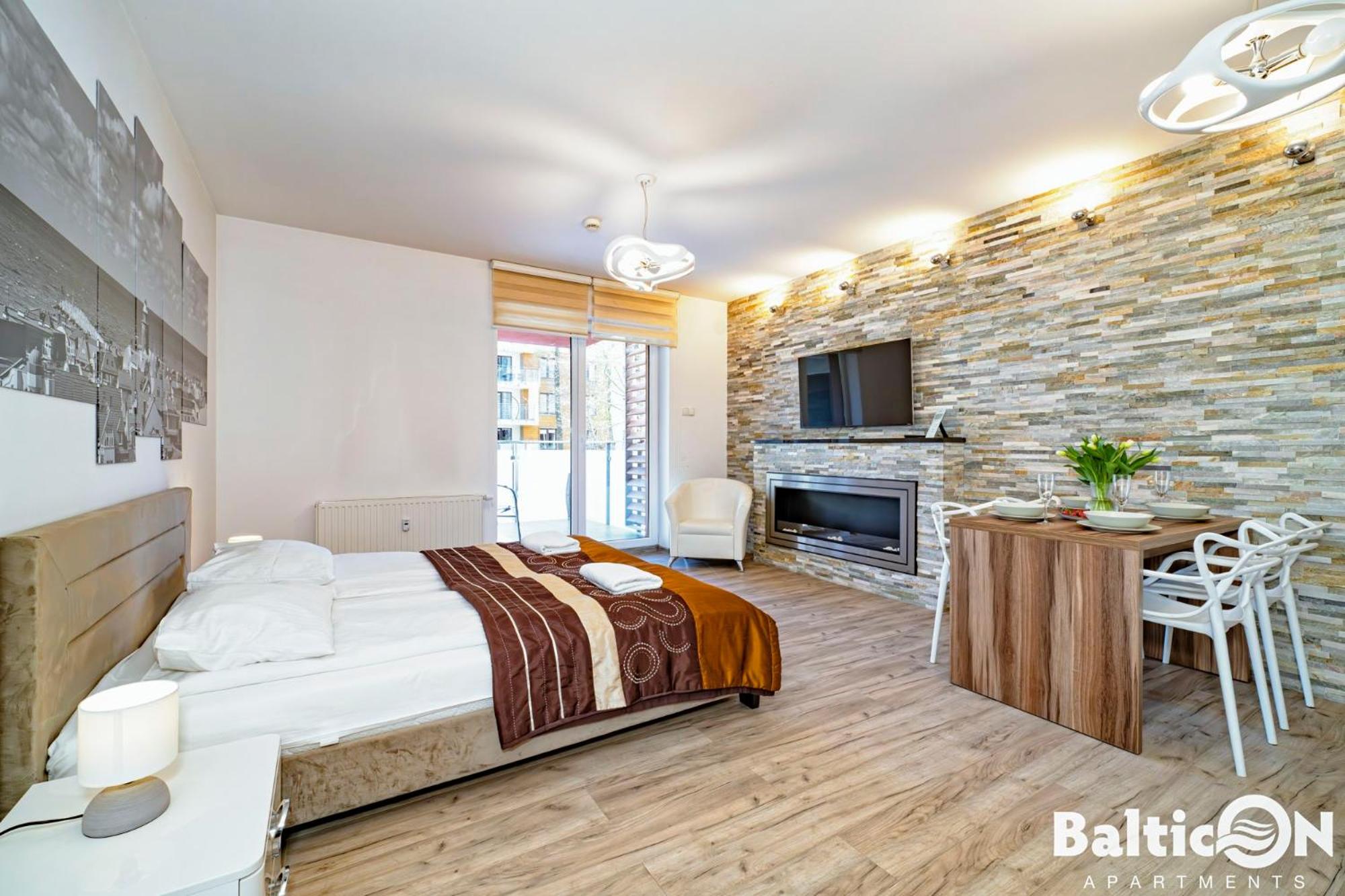 Apartamenty BalticON Polanki - Sauna, Fitness inclusive - Basen latem, Pool im Sommer
