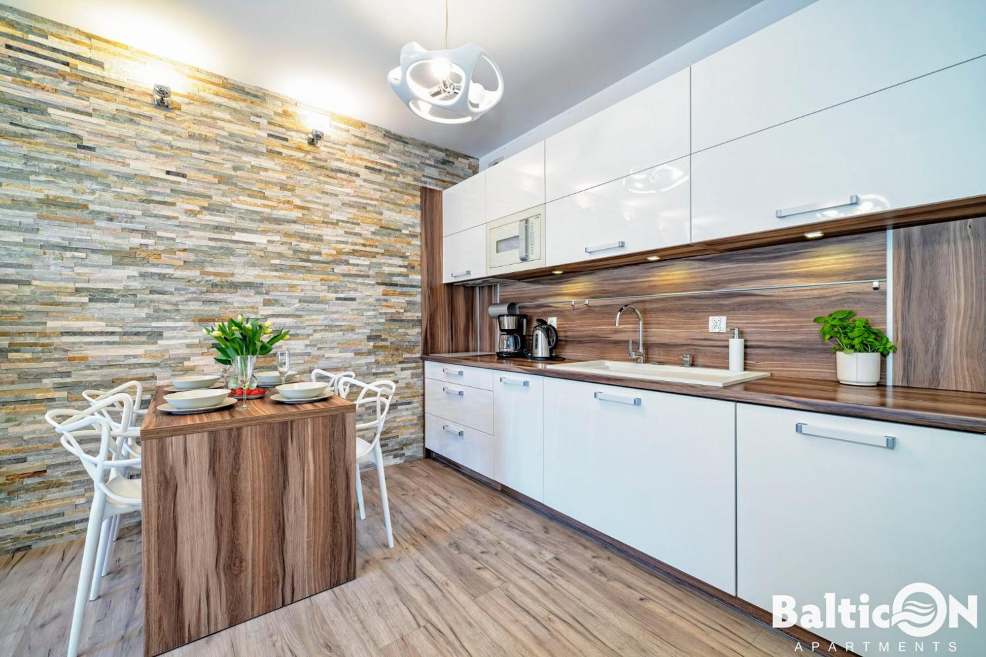Apartamenty BalticON Polanki - Sauna, Fitness inclusive - Basen latem, Pool im Sommer