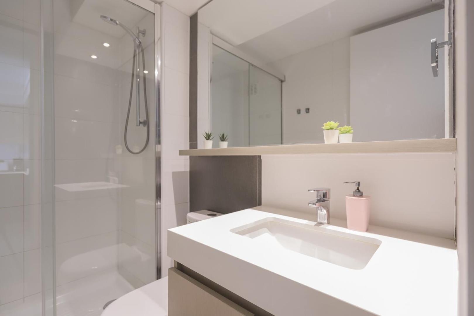 Cozy apartment steps away from Costanera Center