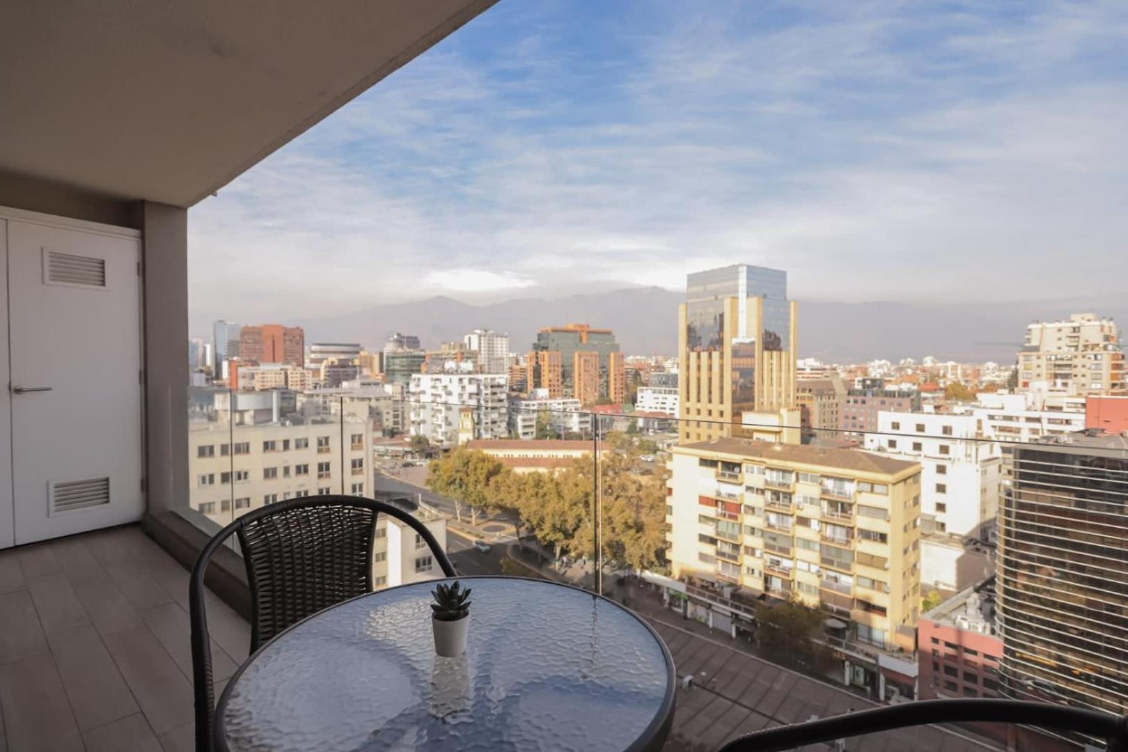 Cozy apartment steps away from Costanera Center
