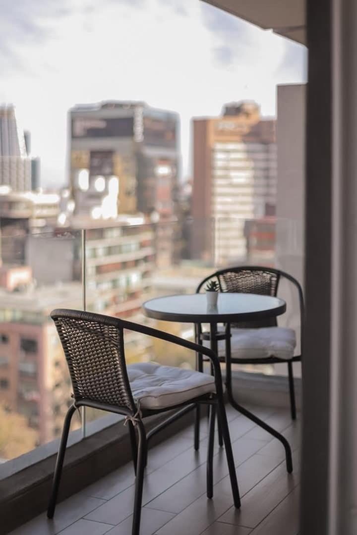 Cozy apartment steps away from Costanera Center