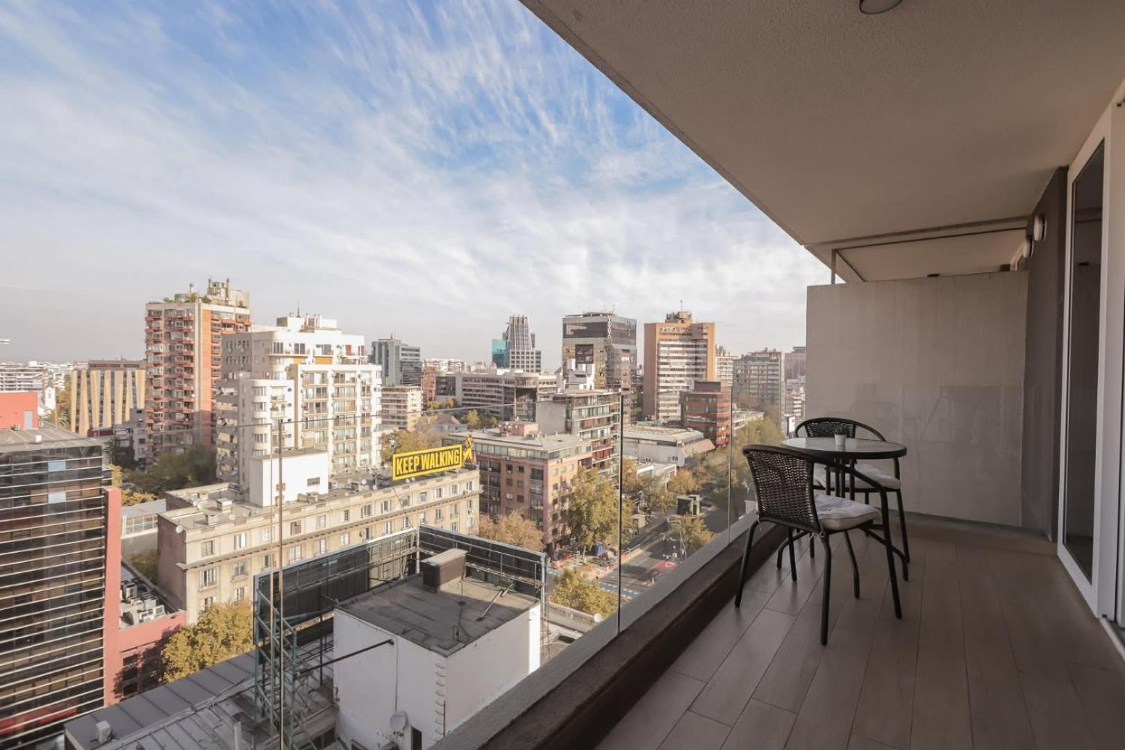 Cozy apartment steps away from Costanera Center