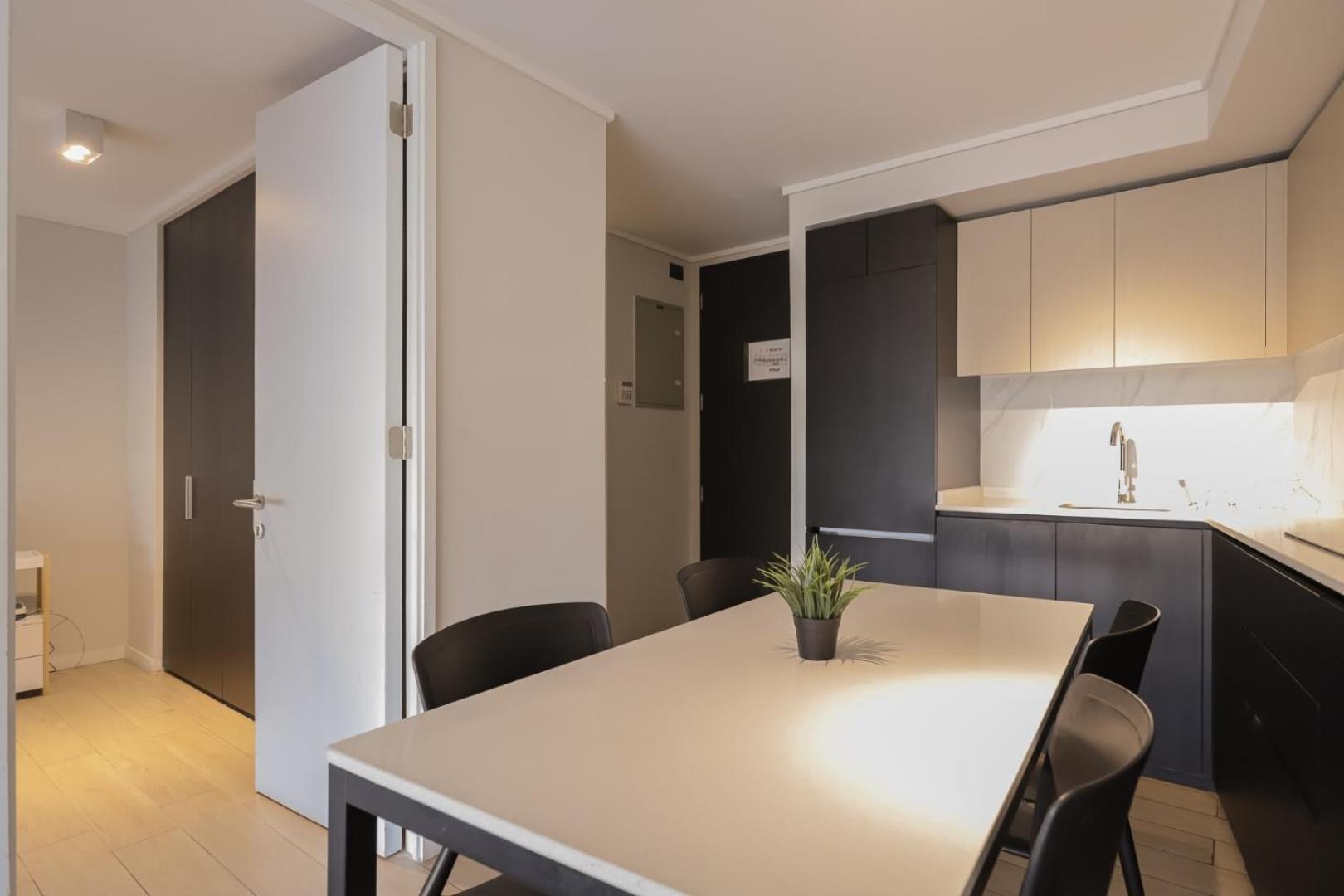 Cozy apartment steps away from Costanera Center