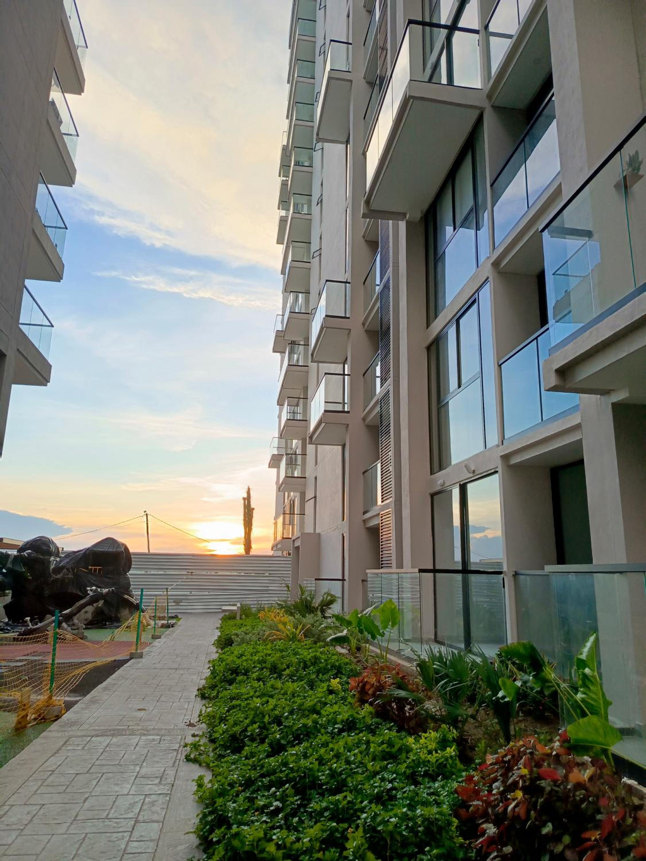 Apt with sunset & beach views
