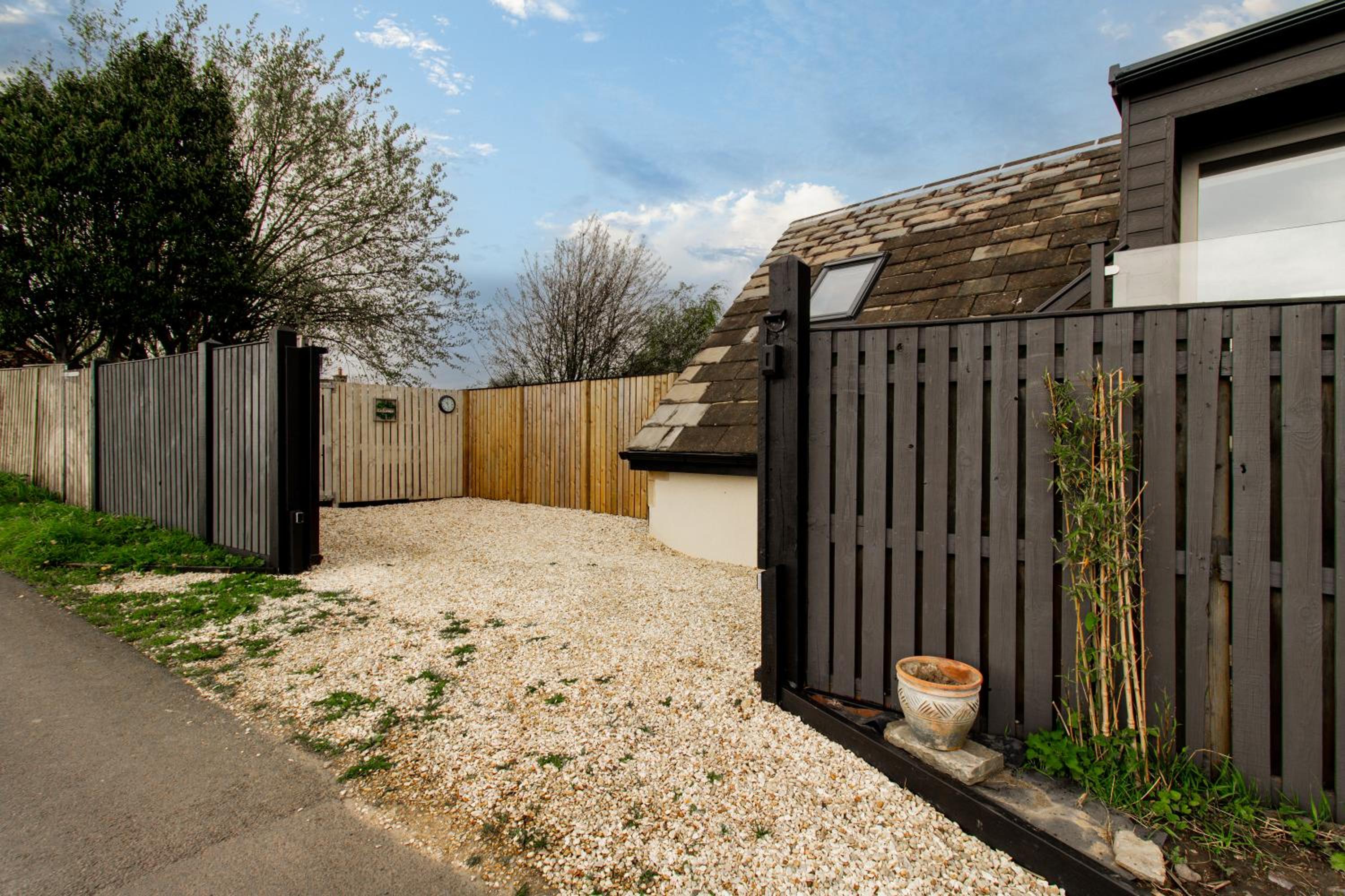 Picturesque cottage with views