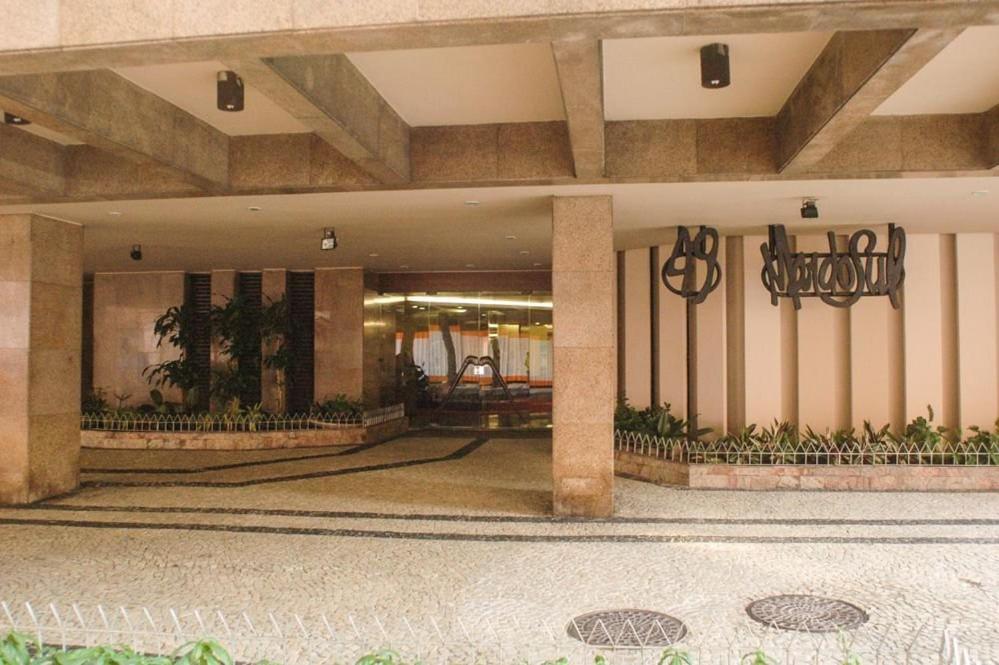 MS145. Excelente apartamento em andar alto no Arpoador!