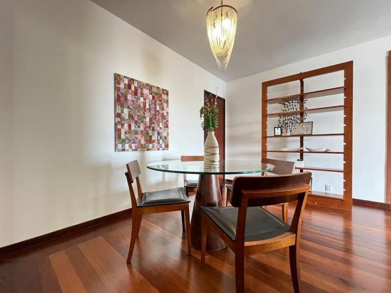 MS145. Excelente apartamento em andar alto no Arpoador!