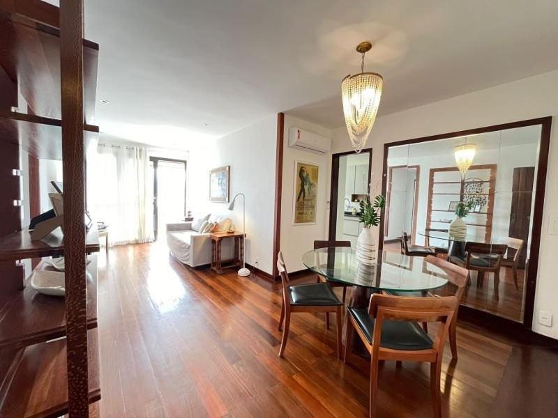 MS145. Excelente apartamento em andar alto no Arpoador!